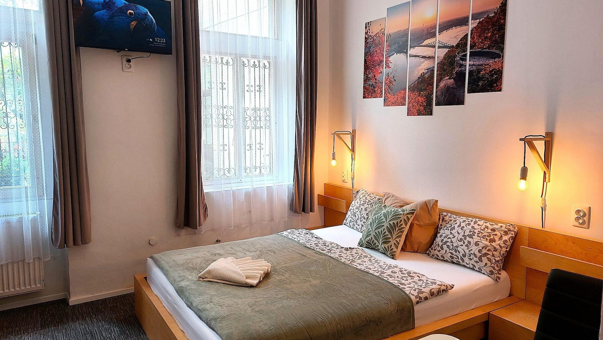 Varios GoodMo Budapest Smart Rooms