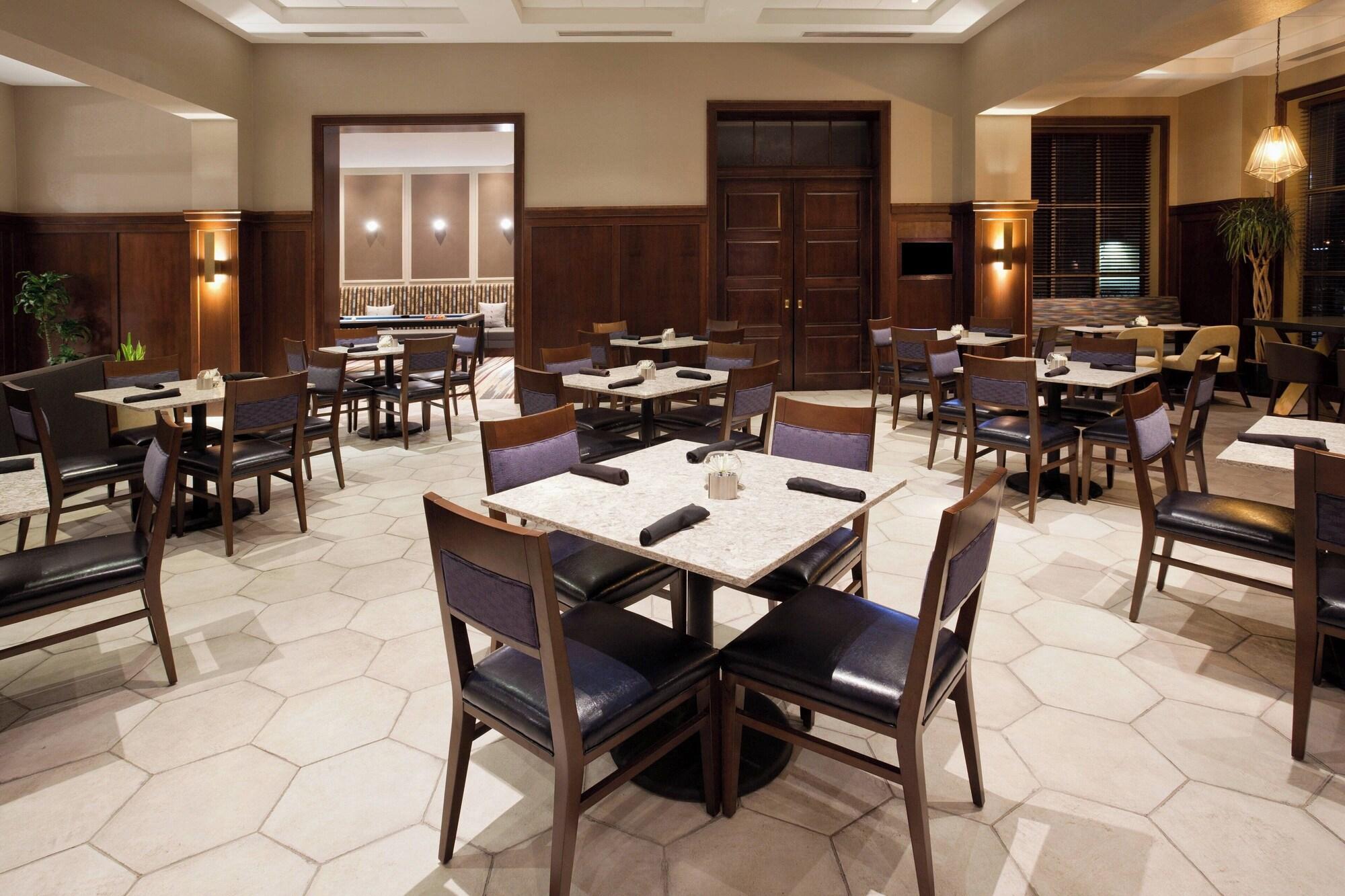 Restaurant Sheraton St. Paul Woodbury Hotel