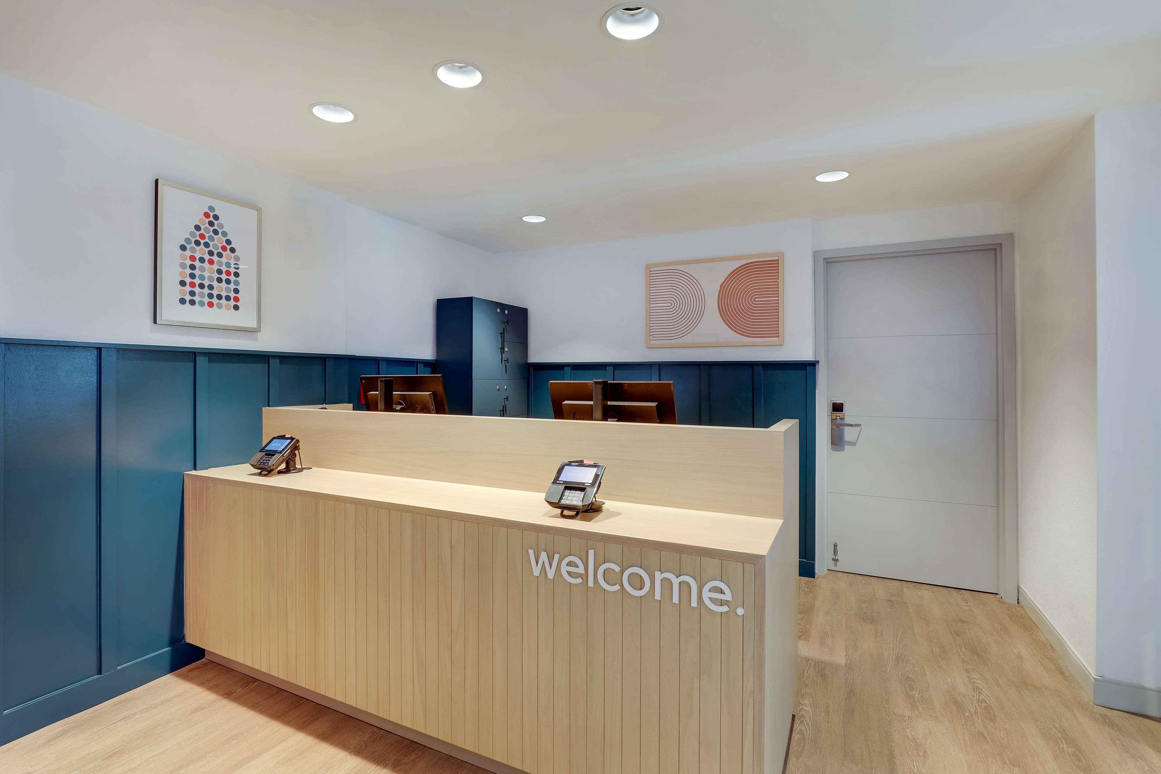 Vista Lobby Sonesta Simply Suites Boston Braintree