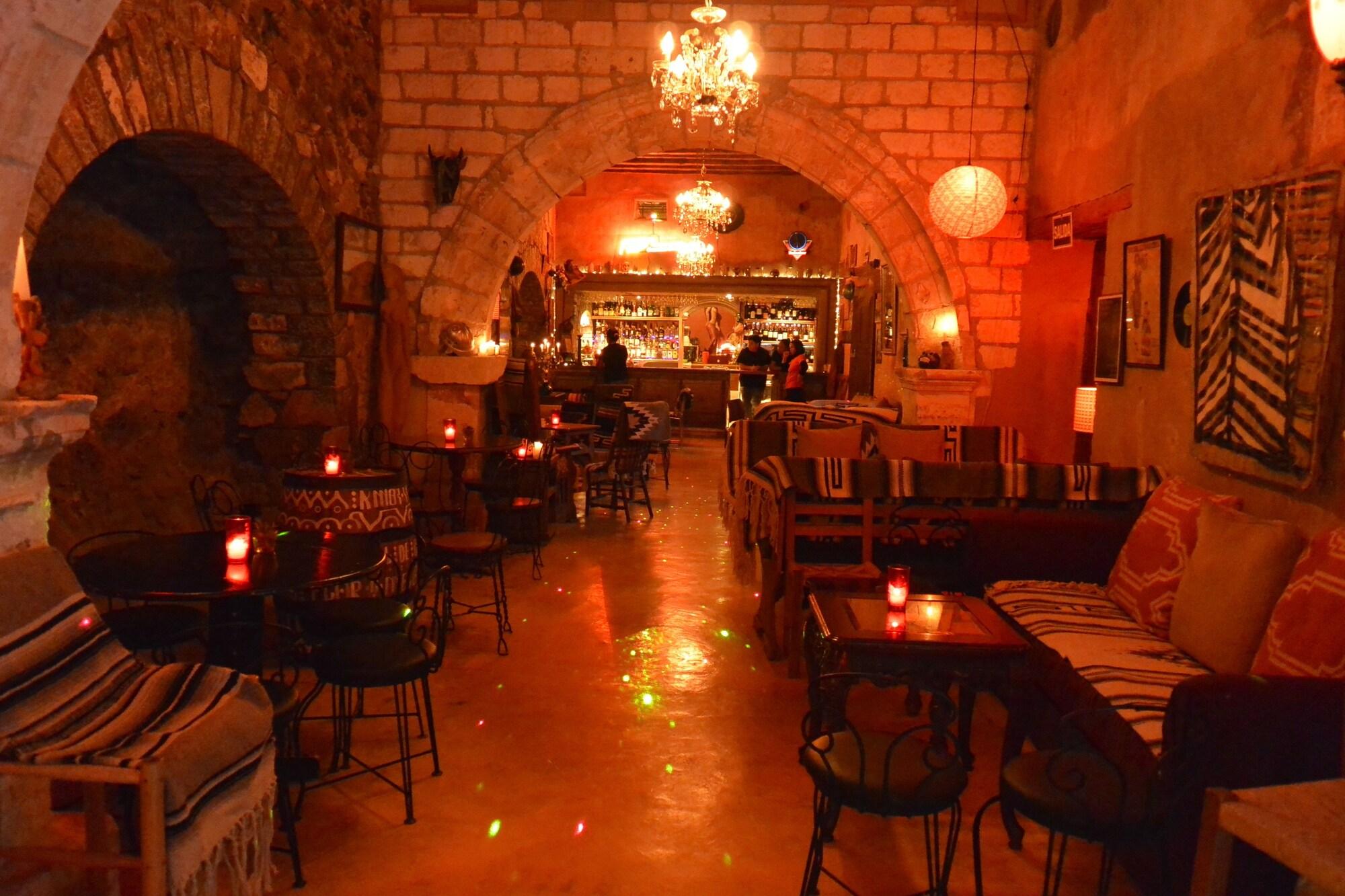 Bar/Salón Hotel Amor y Paz