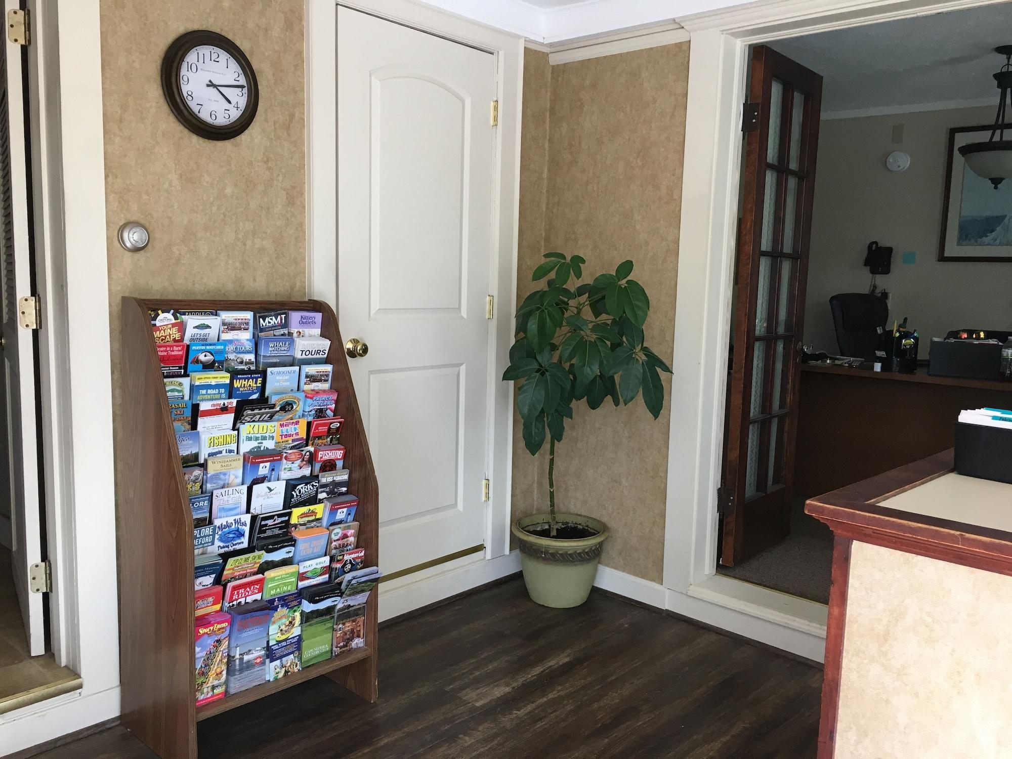 Vista Lobby Kennebunk Gallery Motel & Cottages