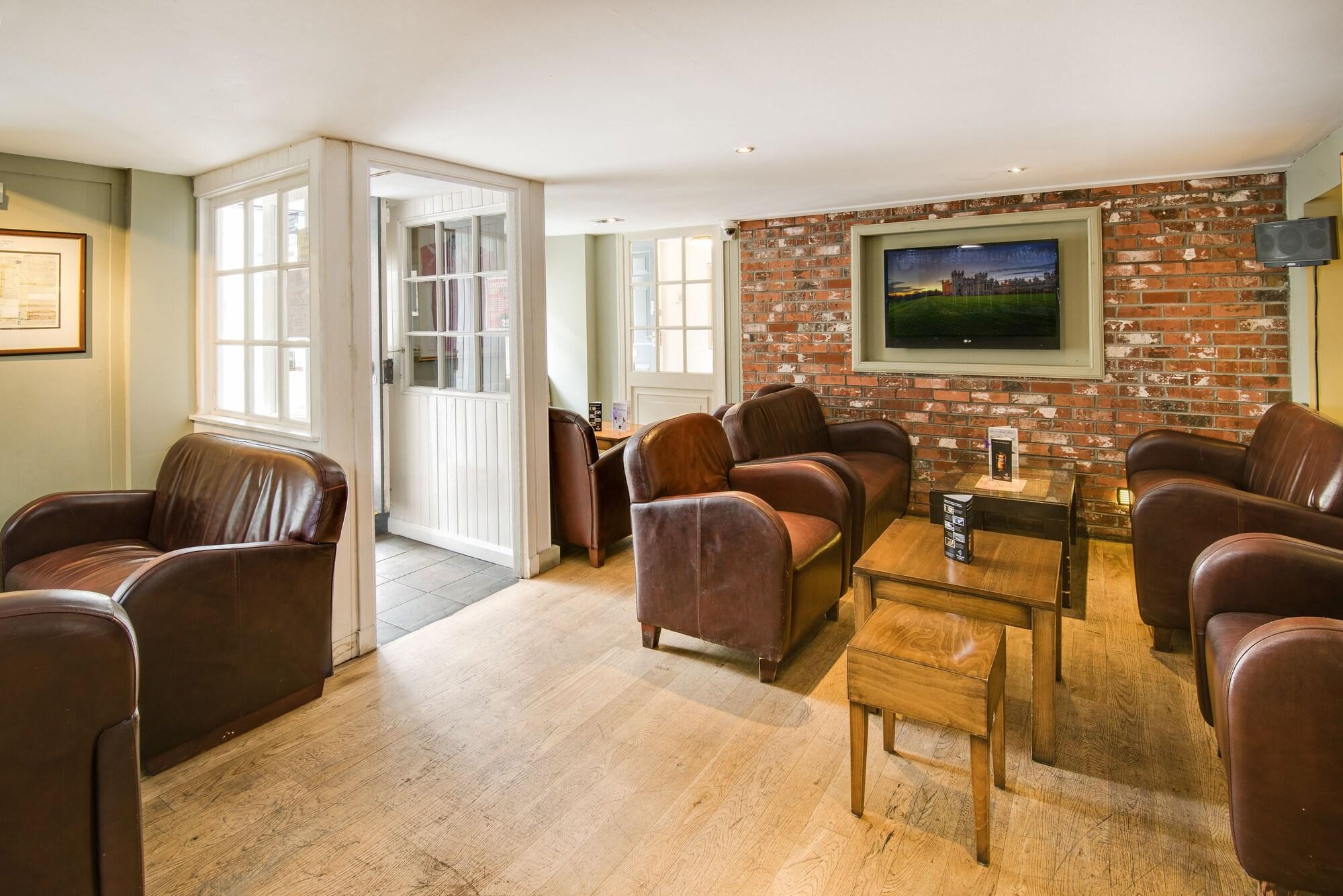 Vista Lobby Queens Head Hotel