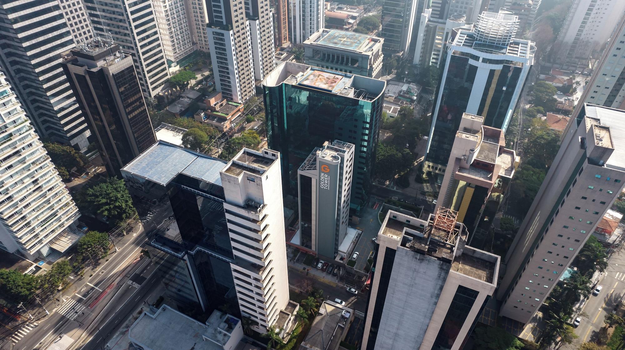 Vista Exterior Golden Tower Express Nações Unidas by Fênix Hotéis