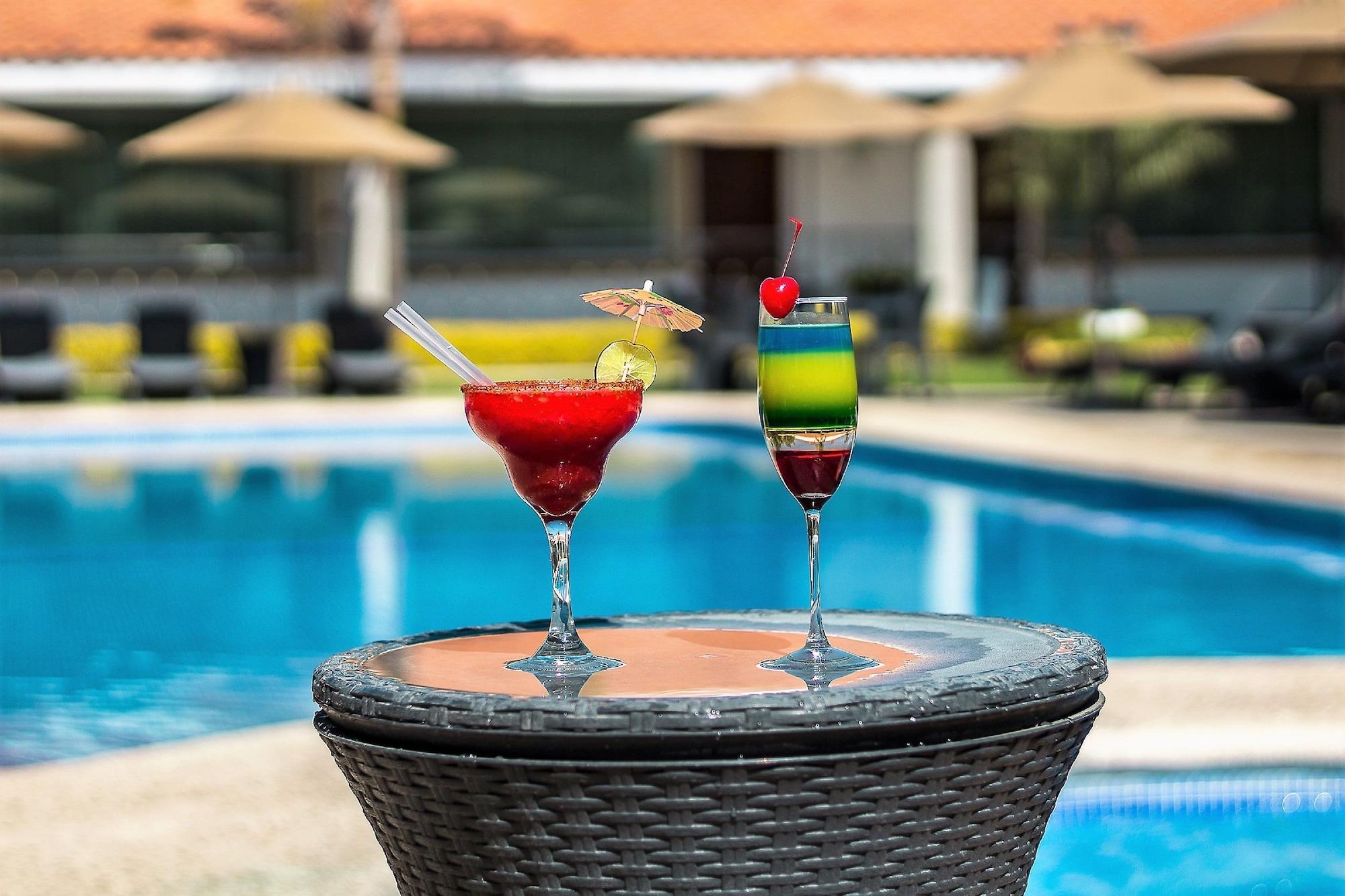 Vista Piscina Hotel Ecce Inn & Spa