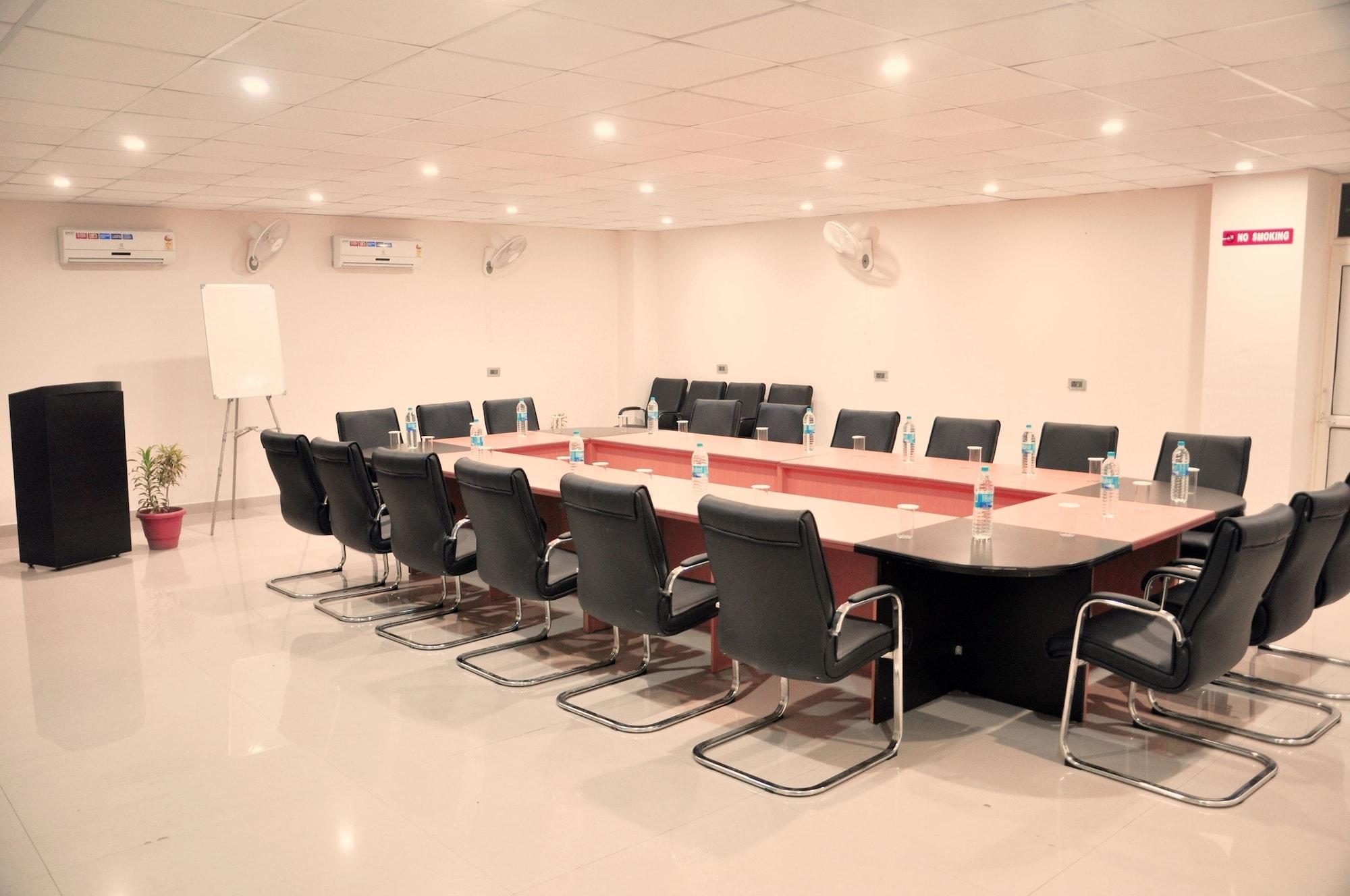 Sala de Reuniones GenX Sundaram Haldwani