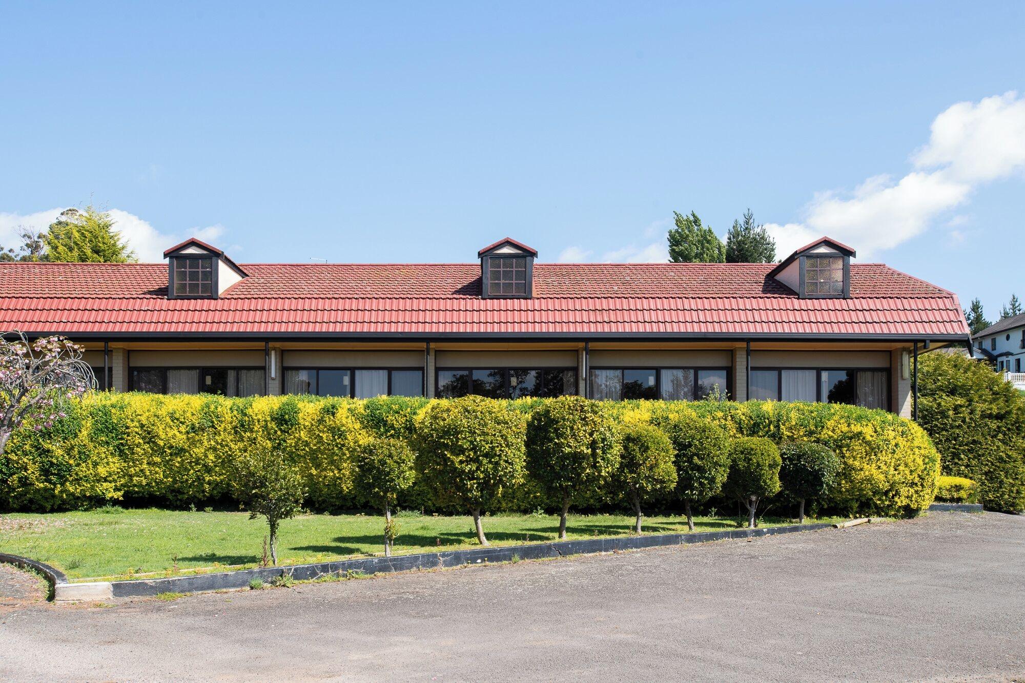 Vista Exterior Village Family Motor Inn