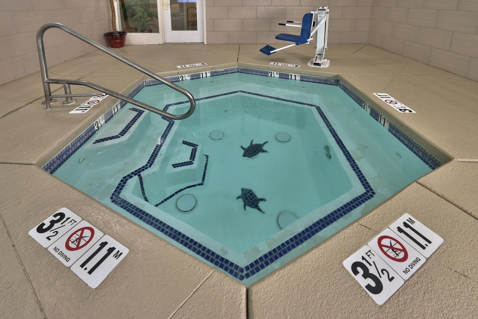 Vista Piscina Holiday Inn & Suites Albuquerque Airport by IHG