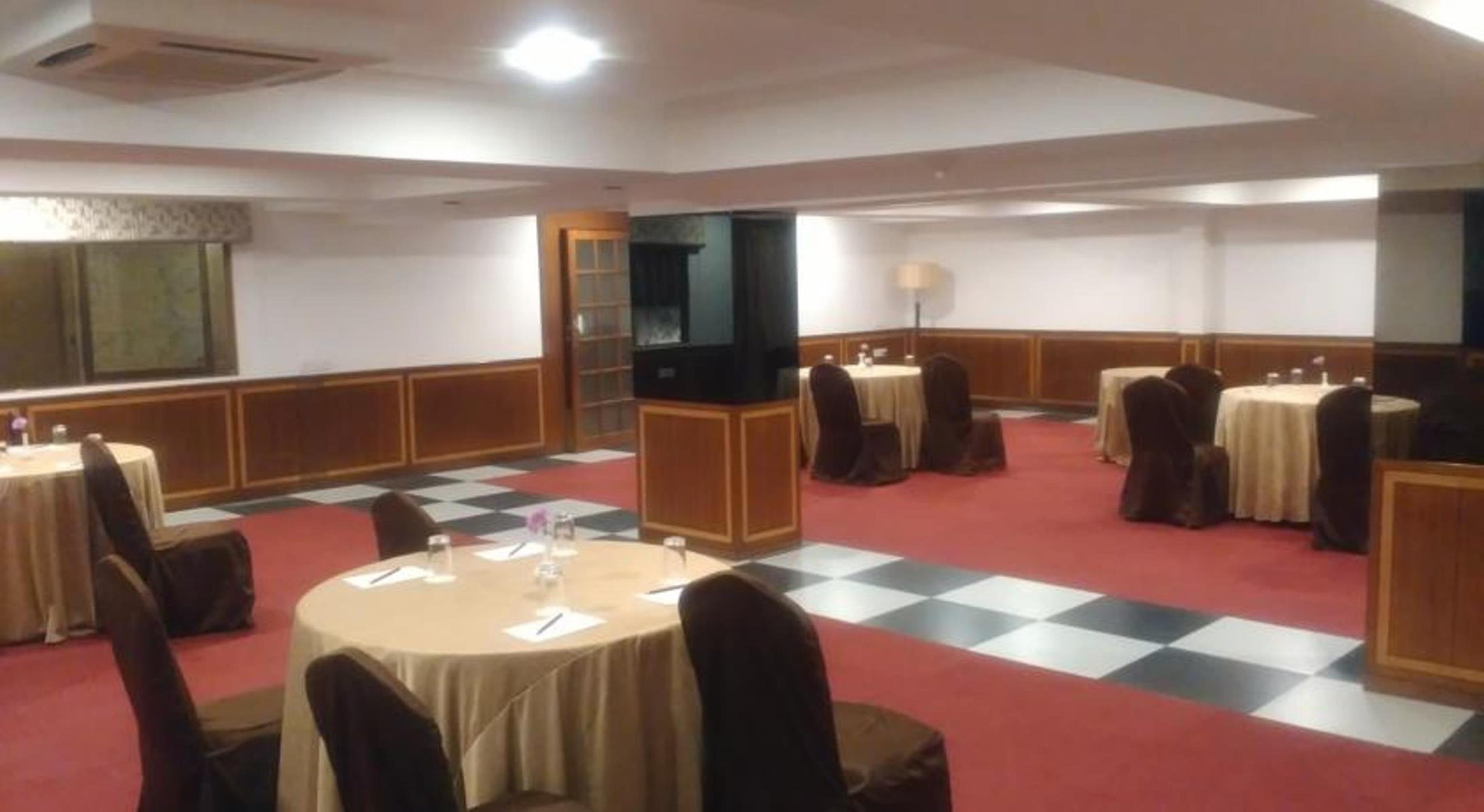 Centro de Negocios Treebo Monarch Brigade