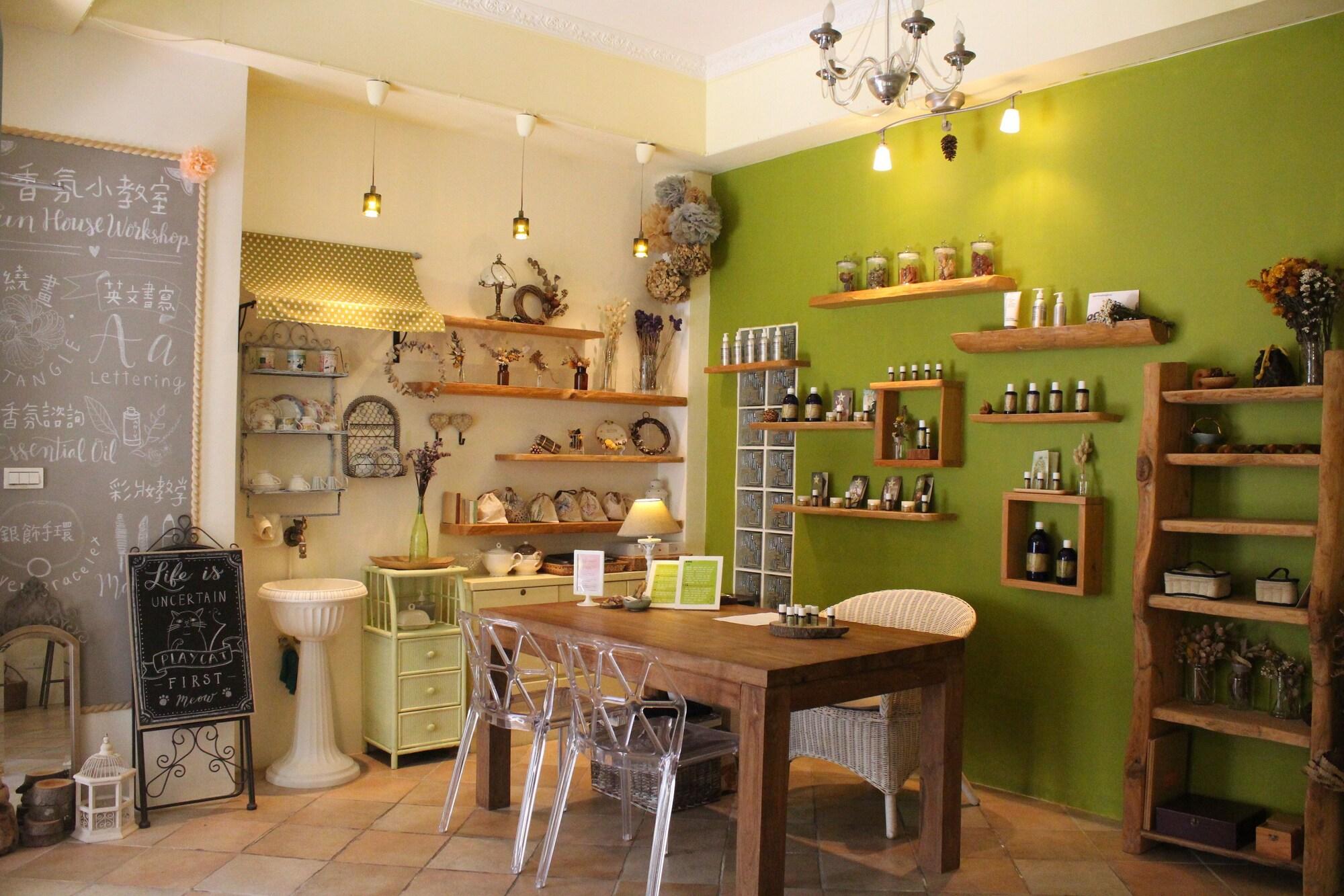 Vista Lobby Fun House Spa B&B