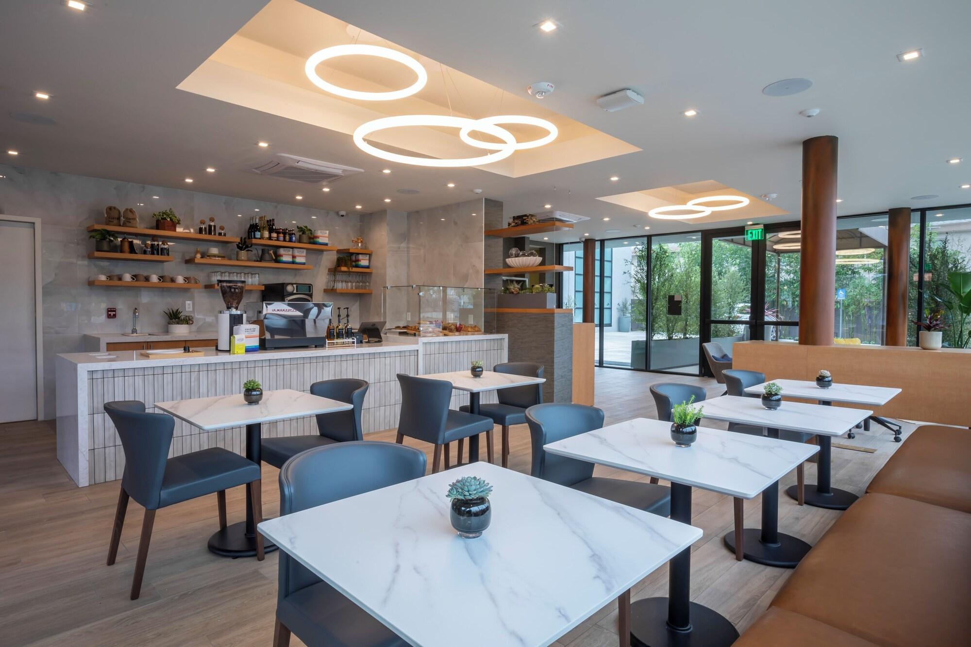 Varios Olivia Hotel