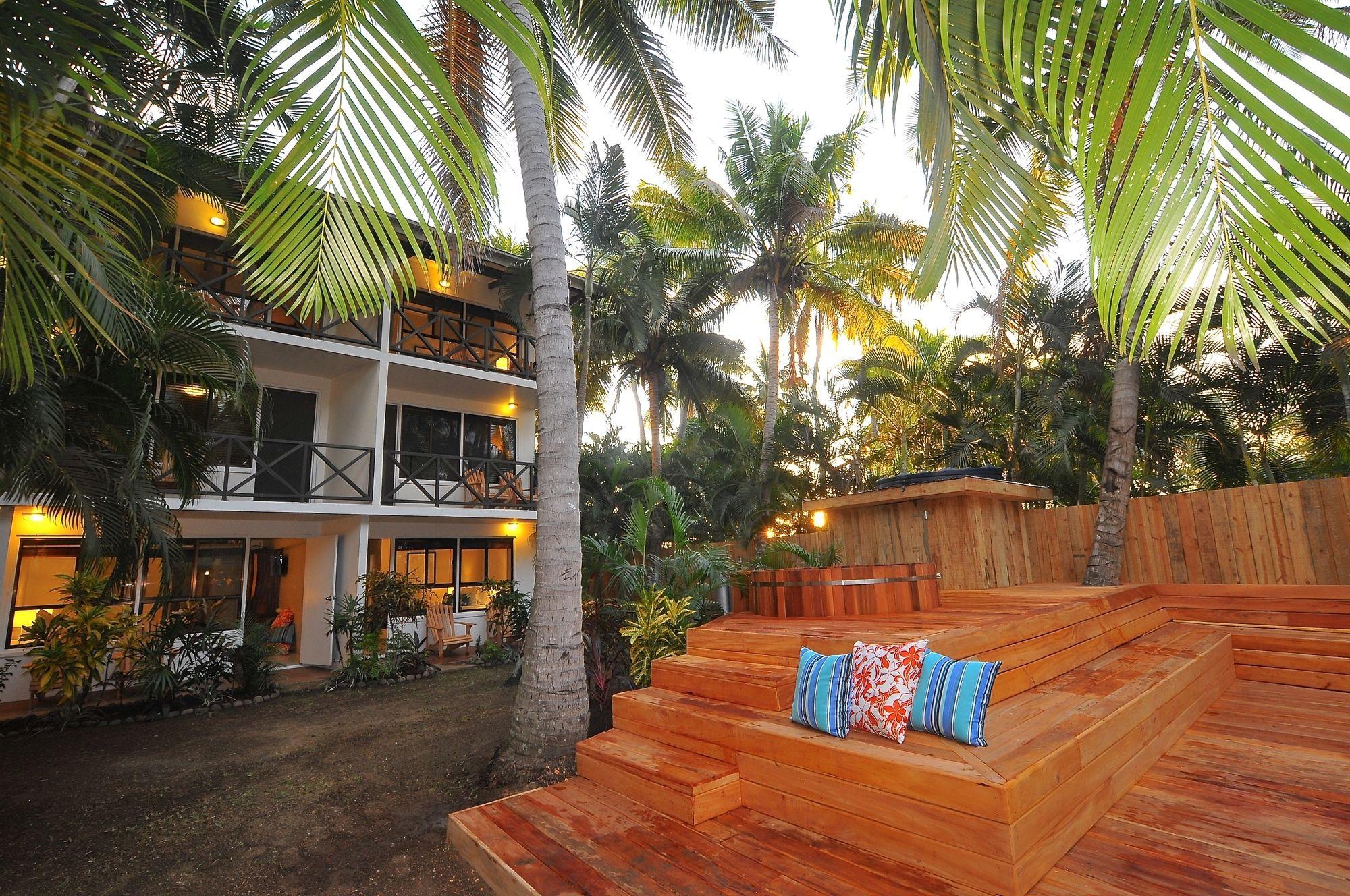 Vista Exterior Oasis Palms Hotel