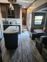Alojamiento - Charming 2-bedroom RV in Benson with fitness room, AC, pool, club house