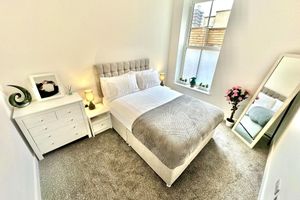 Alquiler Vacacional - Contemporary Charm by the Quay with Garden