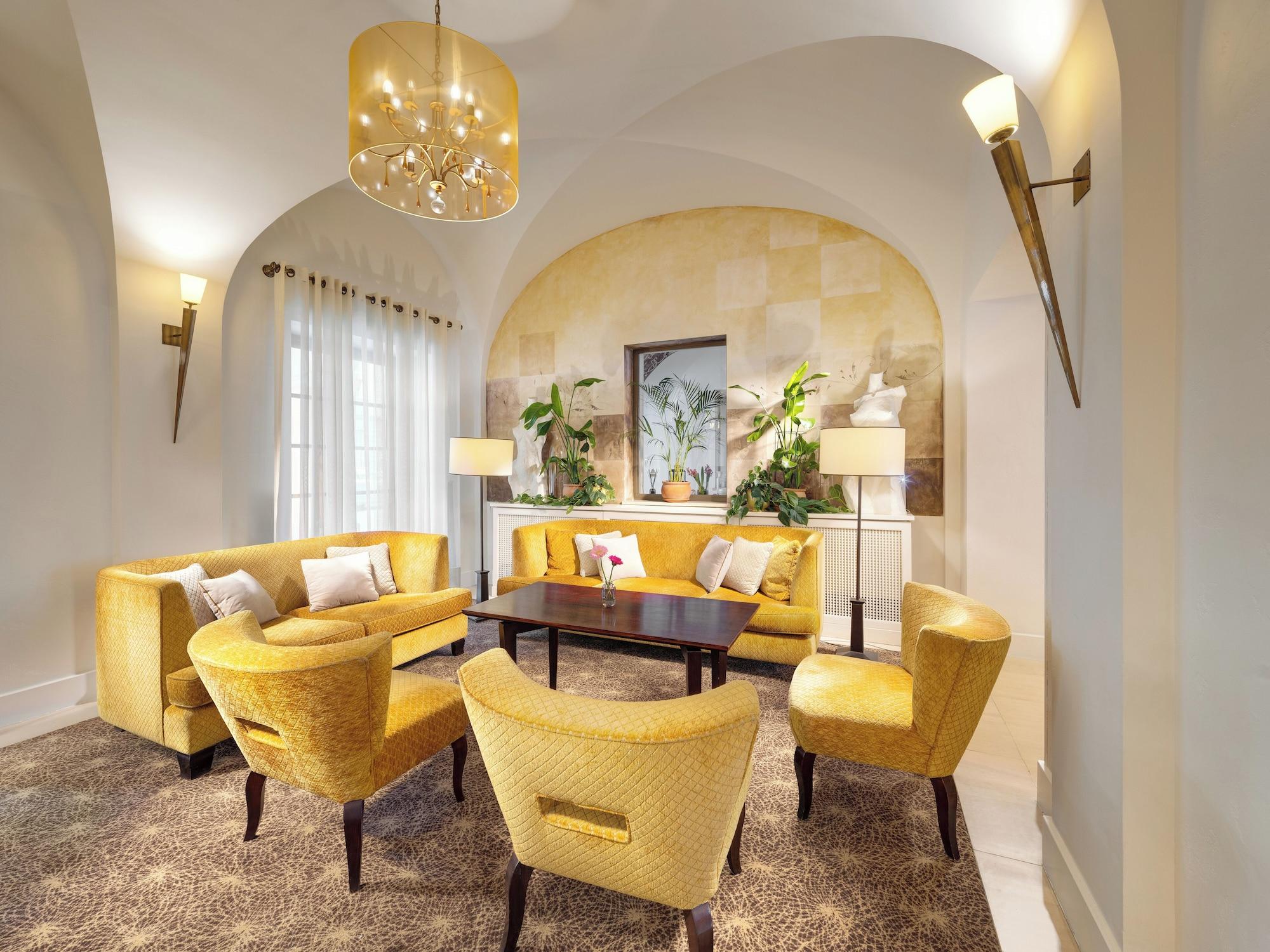 Vista Lobby Mamaison Le Regina Boutique Hotel