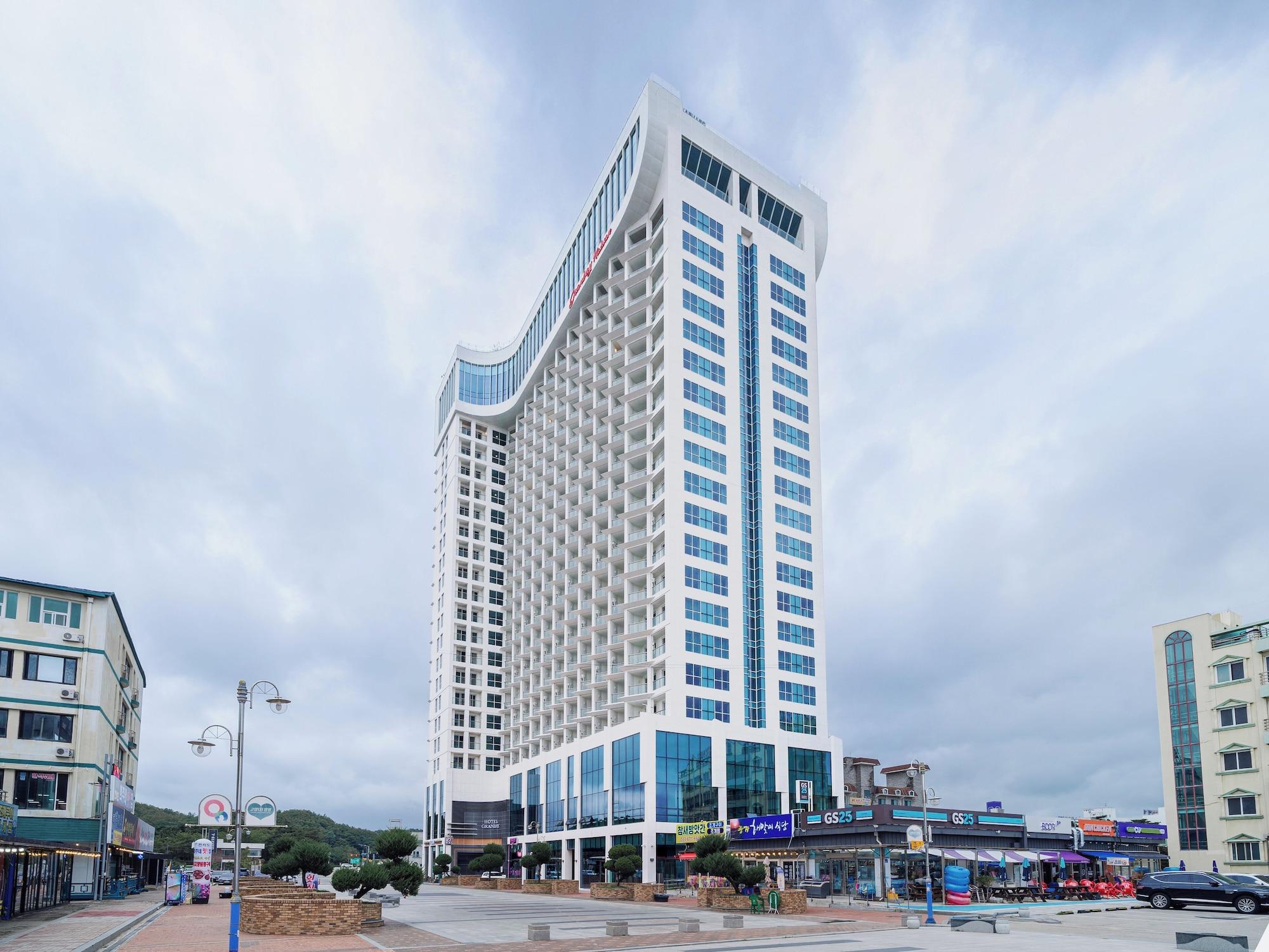 Vista Exterior Urbanstay Naksan Beach