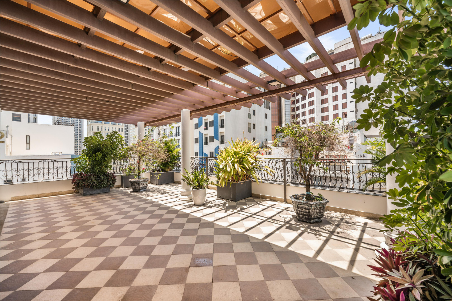 Varios Palazzo Luxury