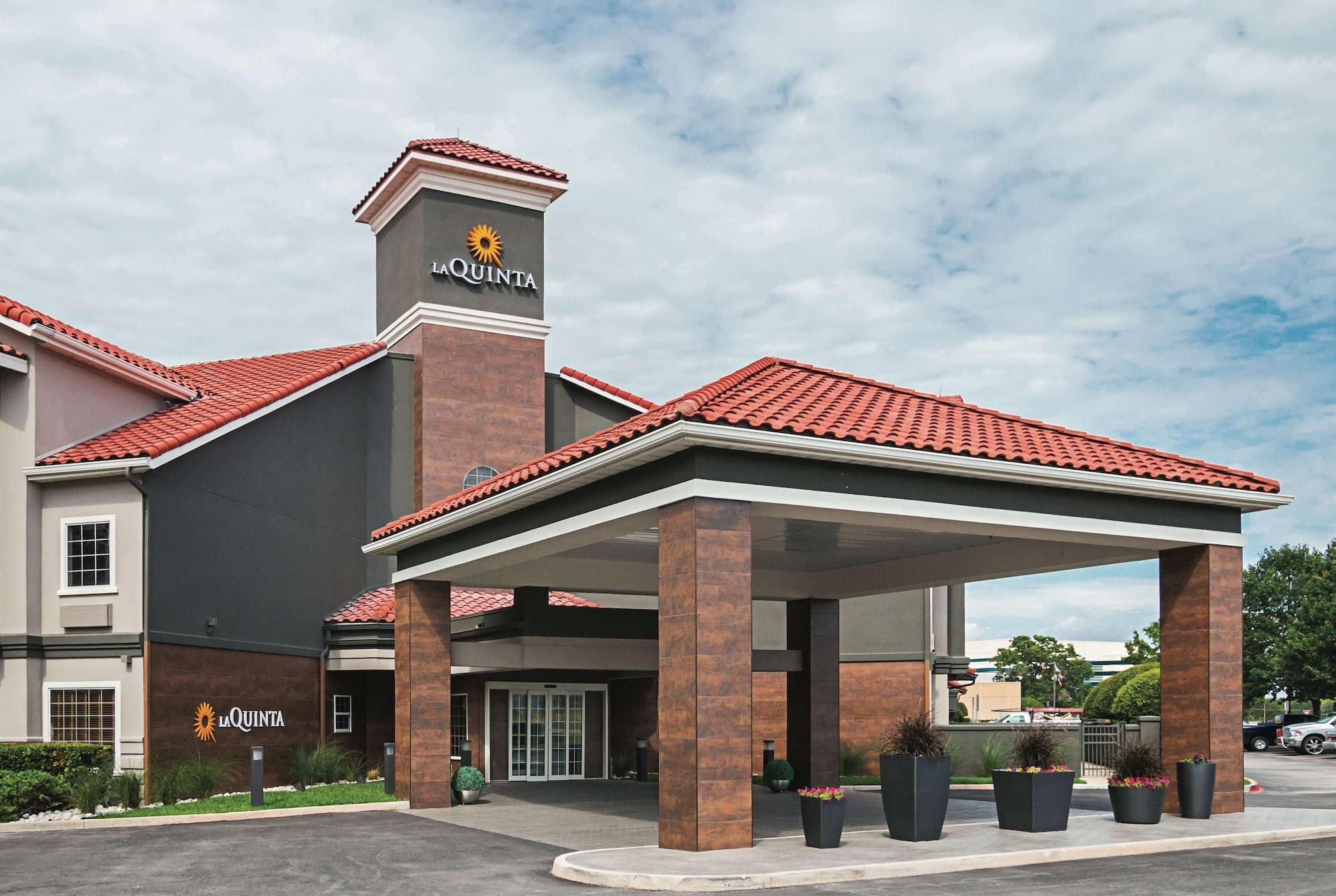 Vista Exterior La Quinta Inn & Suites by Wyndham Fort Worth North