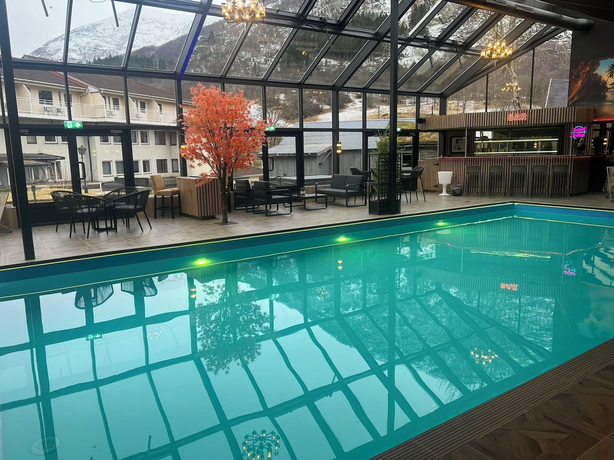 Vista Piscina Grand Hotel Skei - Unike Hoteller