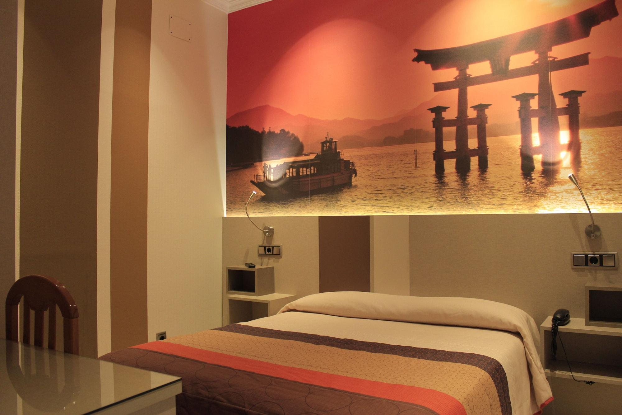 Varios Hostal Atocha Almudena Martin