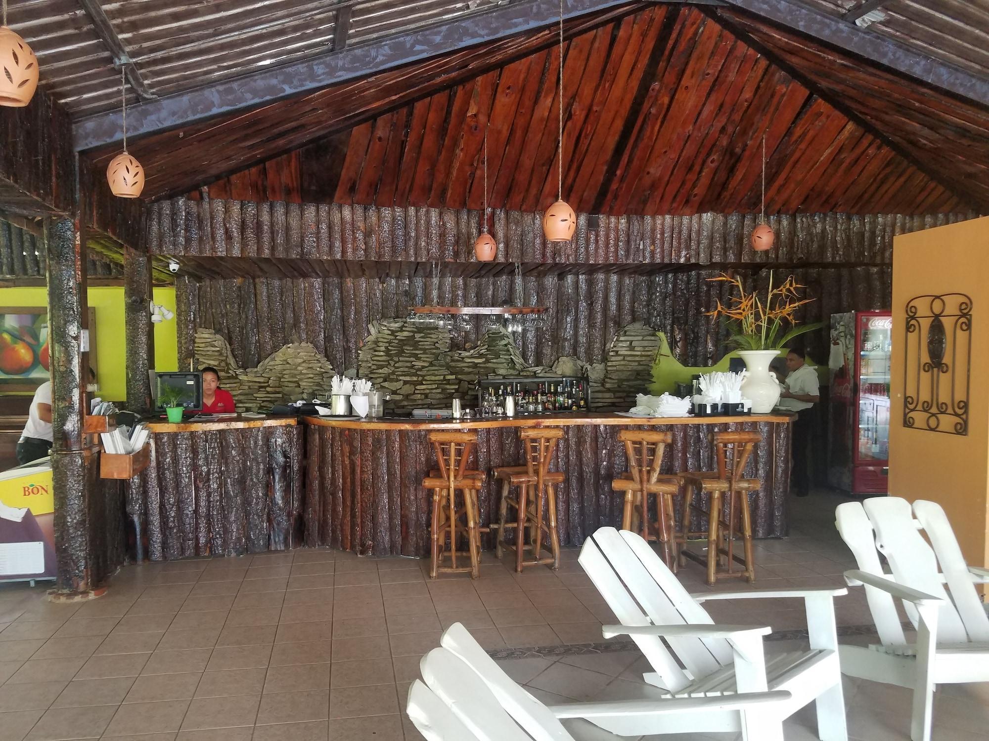 Bar/Salón Jarabacoa River Club