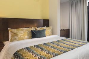 Alojamiento - Decanter Hotel