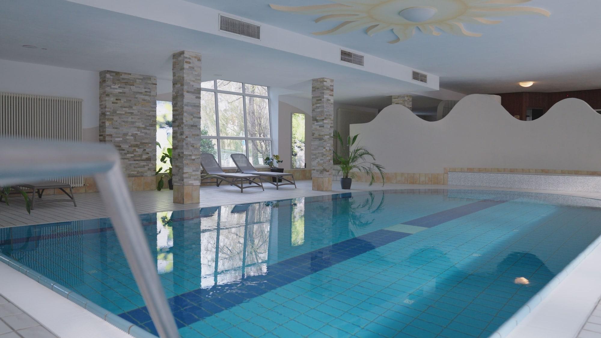 Vista Piscina Schwarzwaldhotel Gengenbach