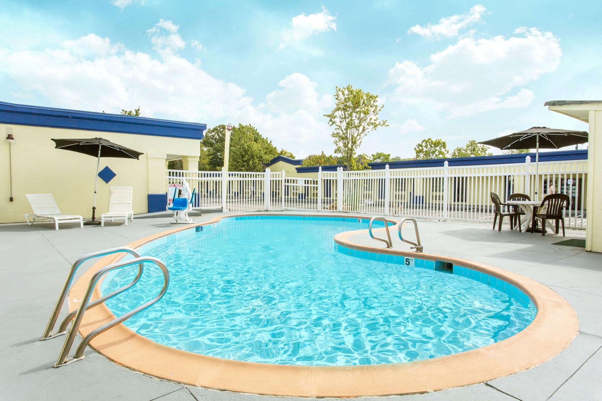 Vista Piscina Days Inn by Wyndham Virginia Beach Town Center