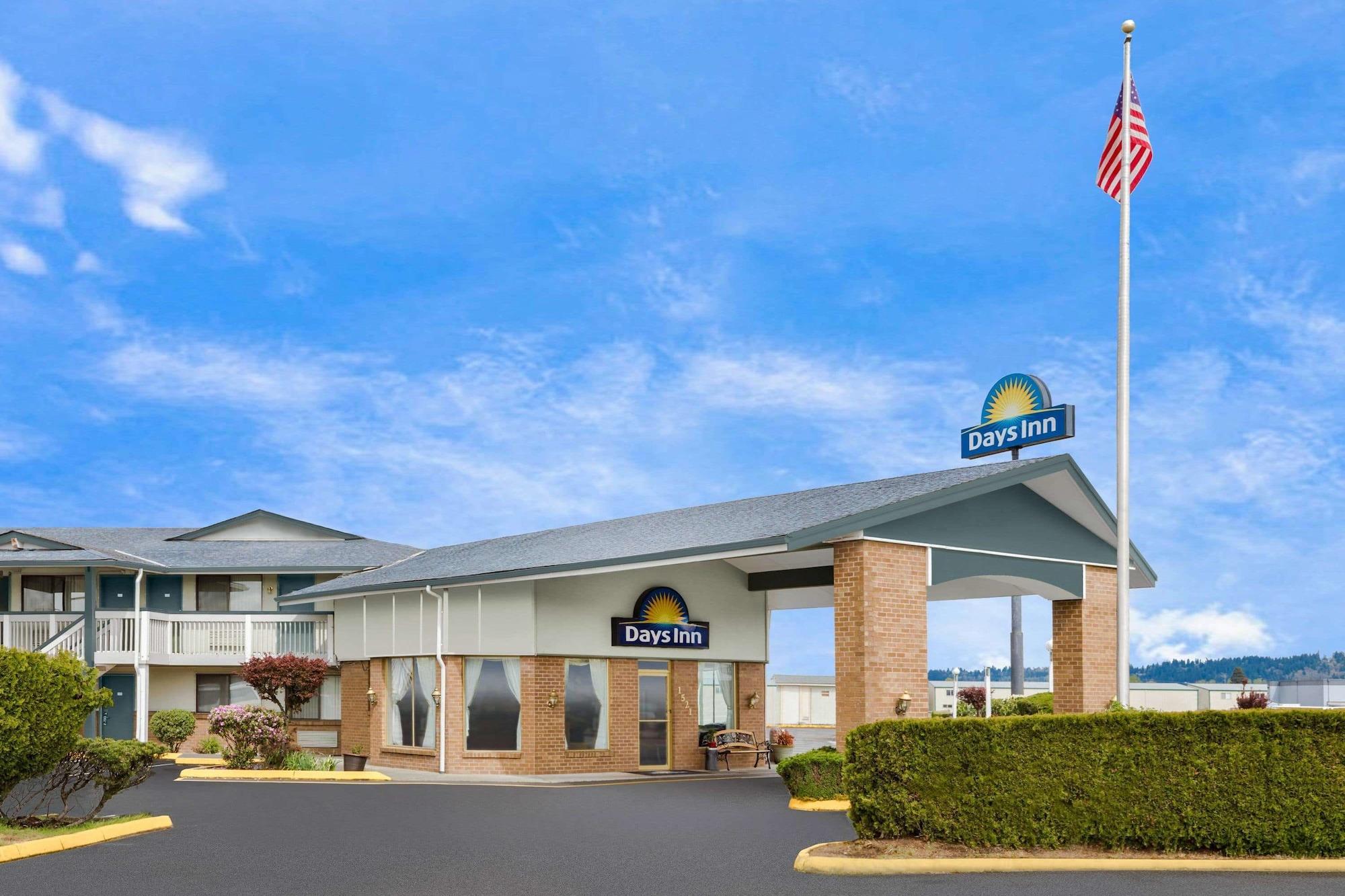 Vista Exterior Days Inn by Wyndham Auburn