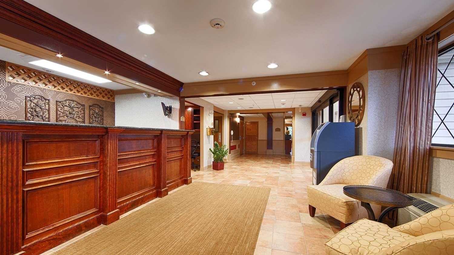 Vista Lobby Best Western Plus The Inn at Sharon/Foxboro