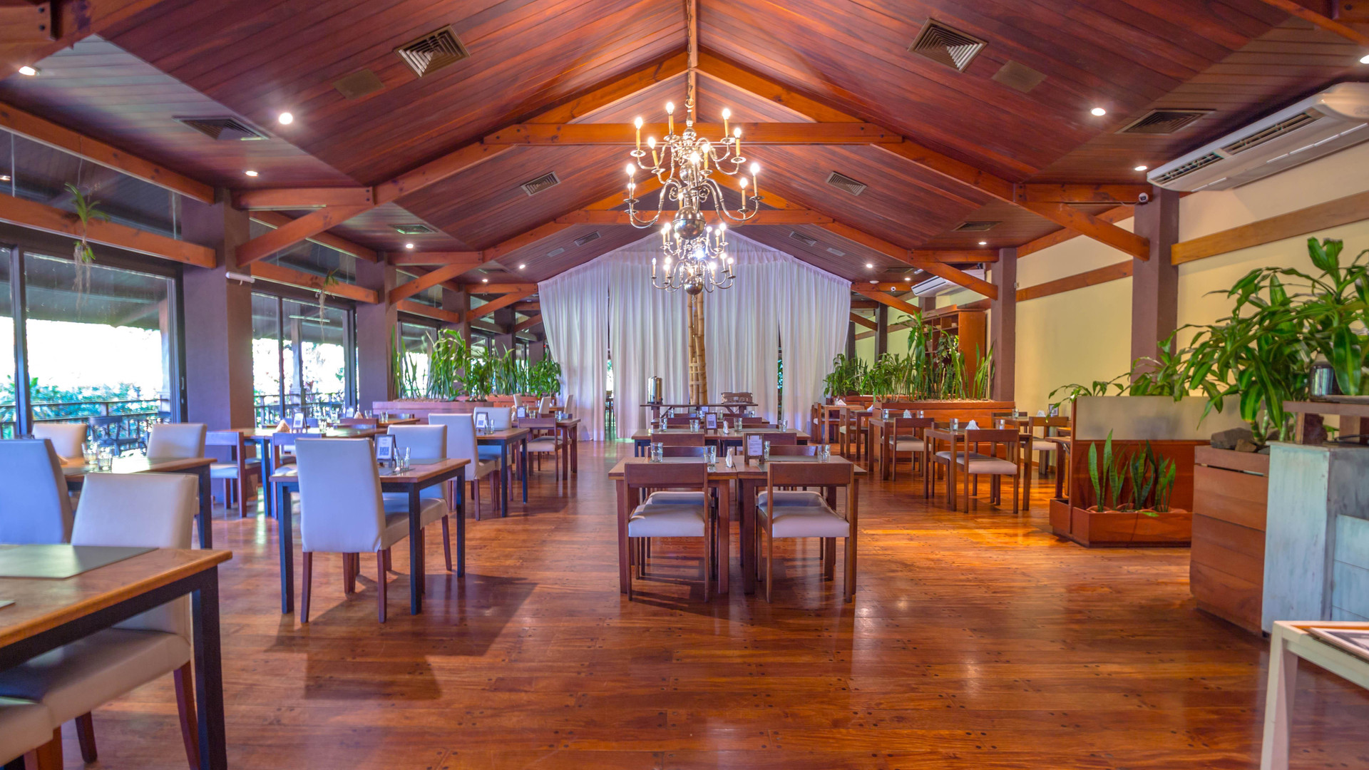Restaurant Hotel Raices Esturion