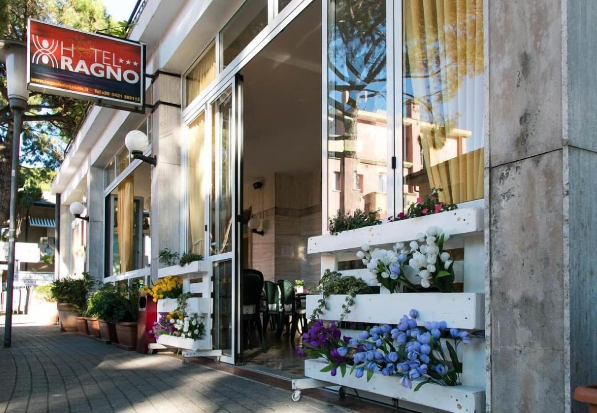 Vista Exterior Albergo Ragno