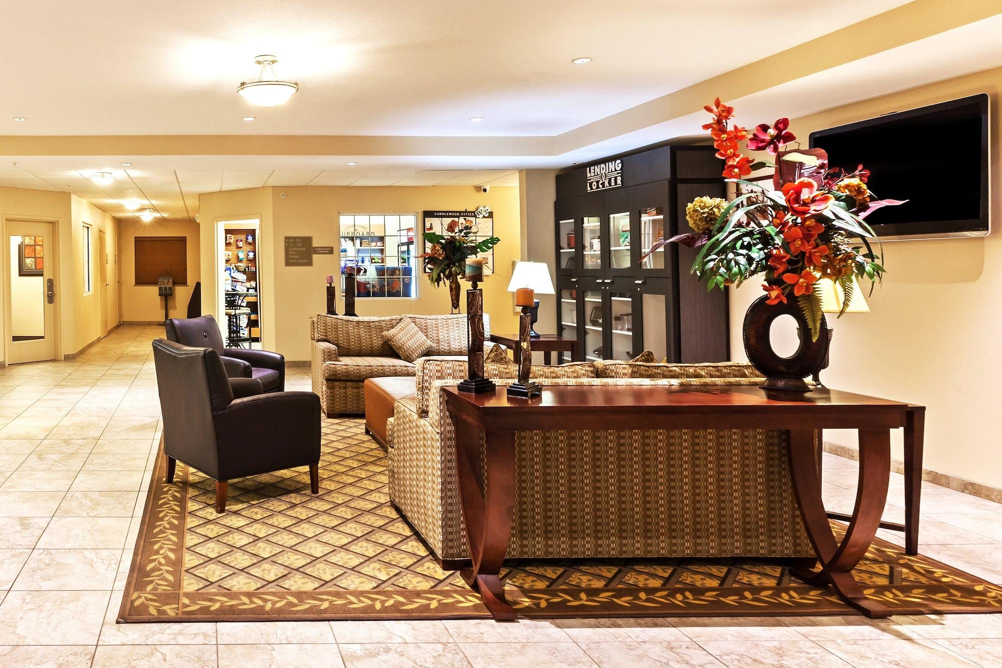 Vista Lobby Candlewood Suites Pearland by IHG