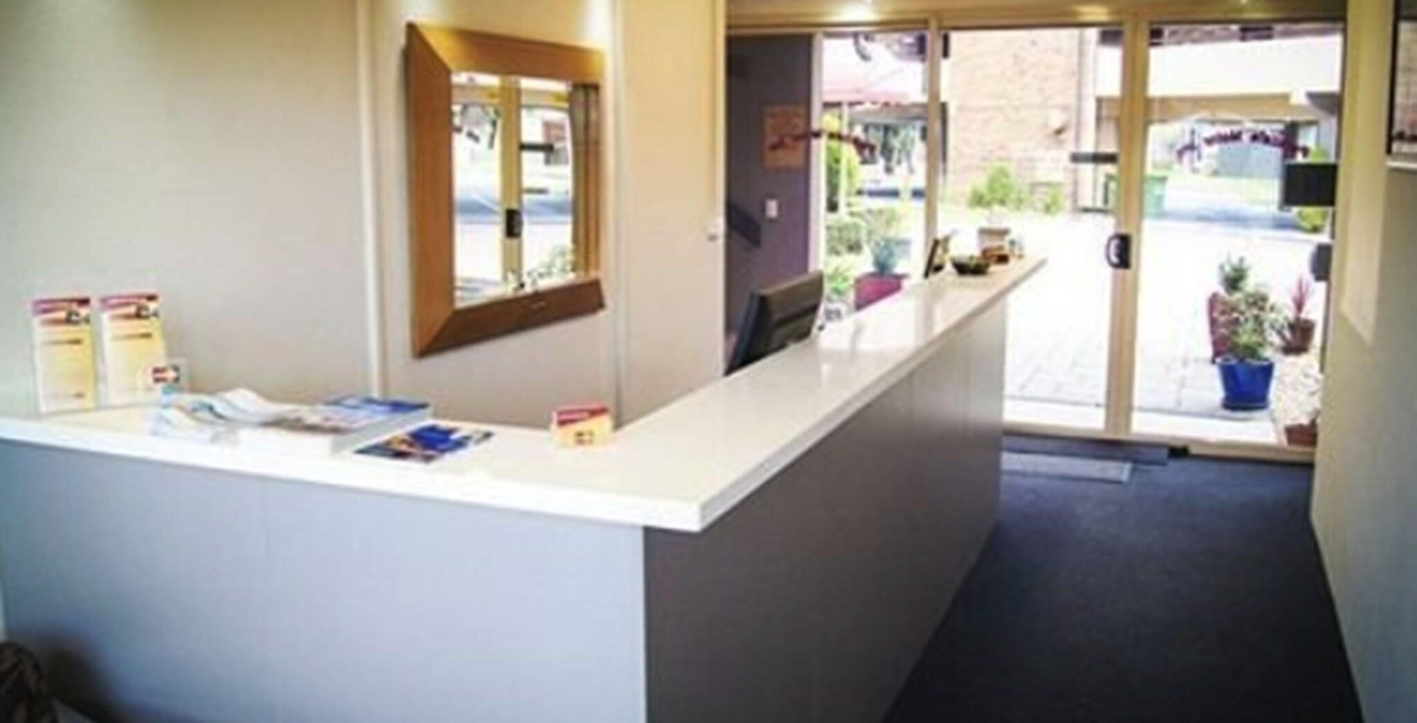 Vista Lobby Parkdale Motor Inn