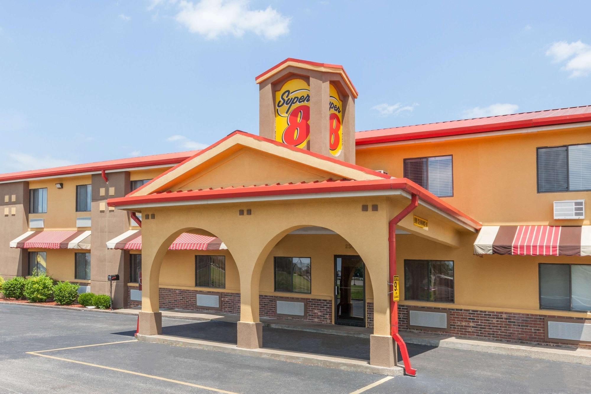 Vista Exterior Super 8 by Wyndham Bowling Green South