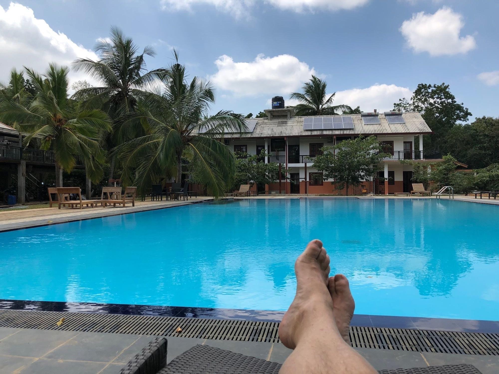 Vista Exterior Hotel 4 U Saliya Garden