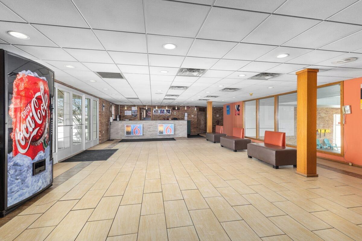 Vista Lobby Motel 6 Grand Rapids, MI - Northeast