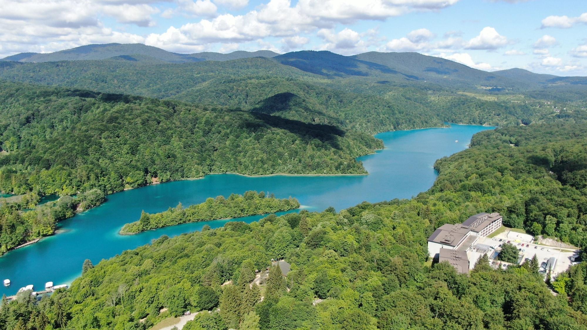 Vista Exterior Hotel Jezero