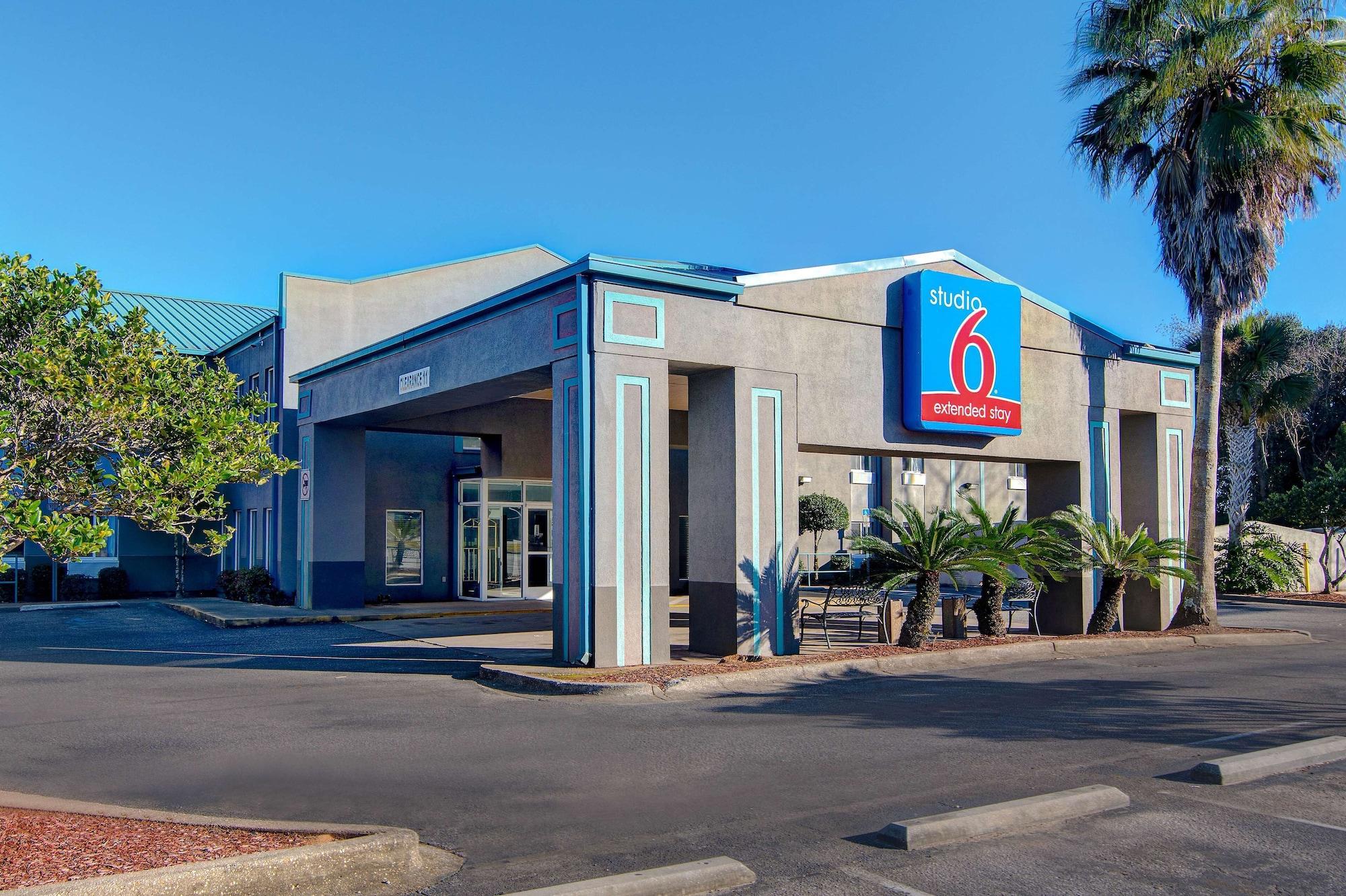Vista Exterior Studio 6 Pensacola, FL - West I-10