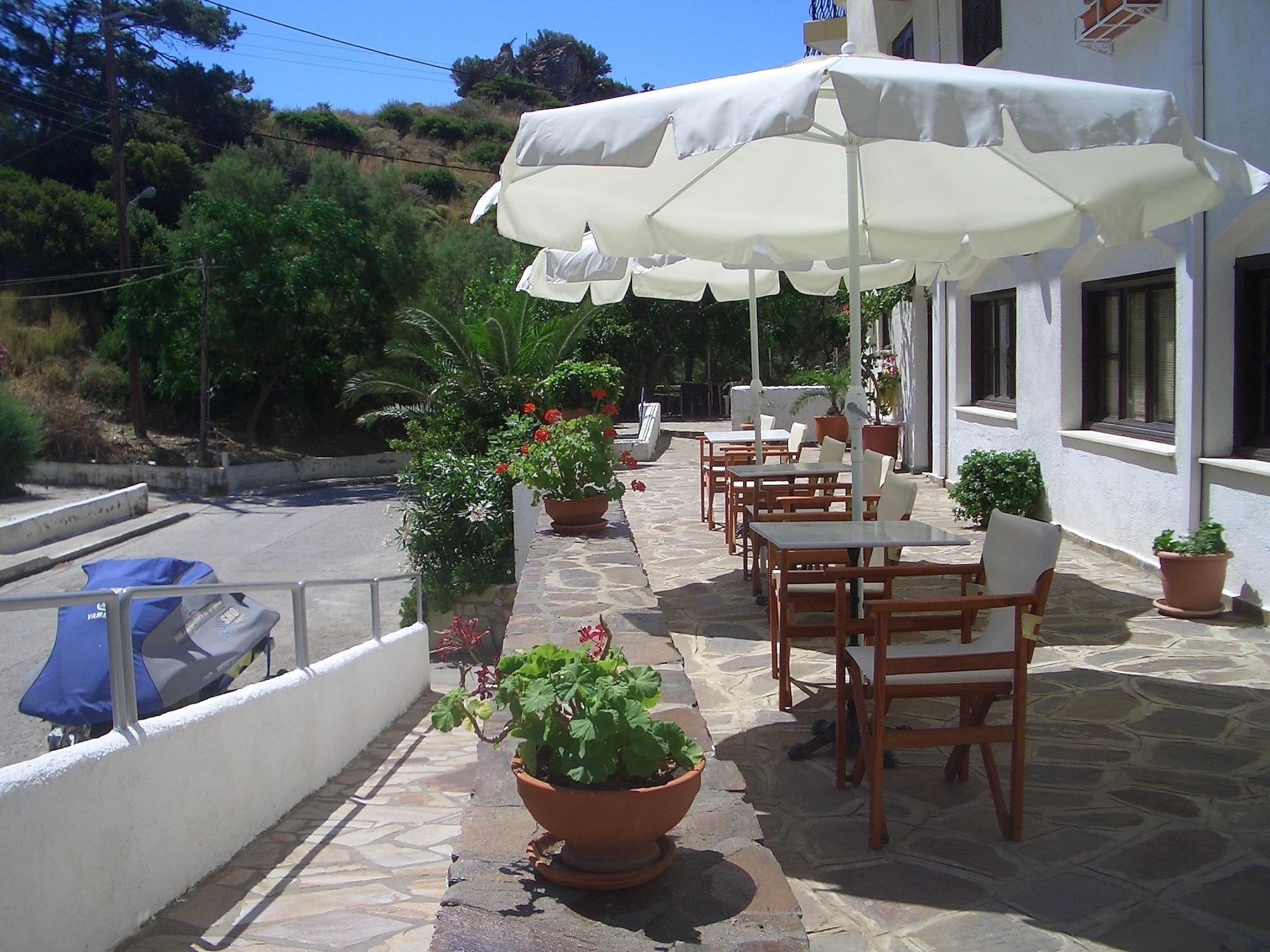 Bar/Salón Oinoi Hotel