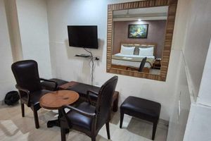 Alojamiento - Hotel WTI Modesty