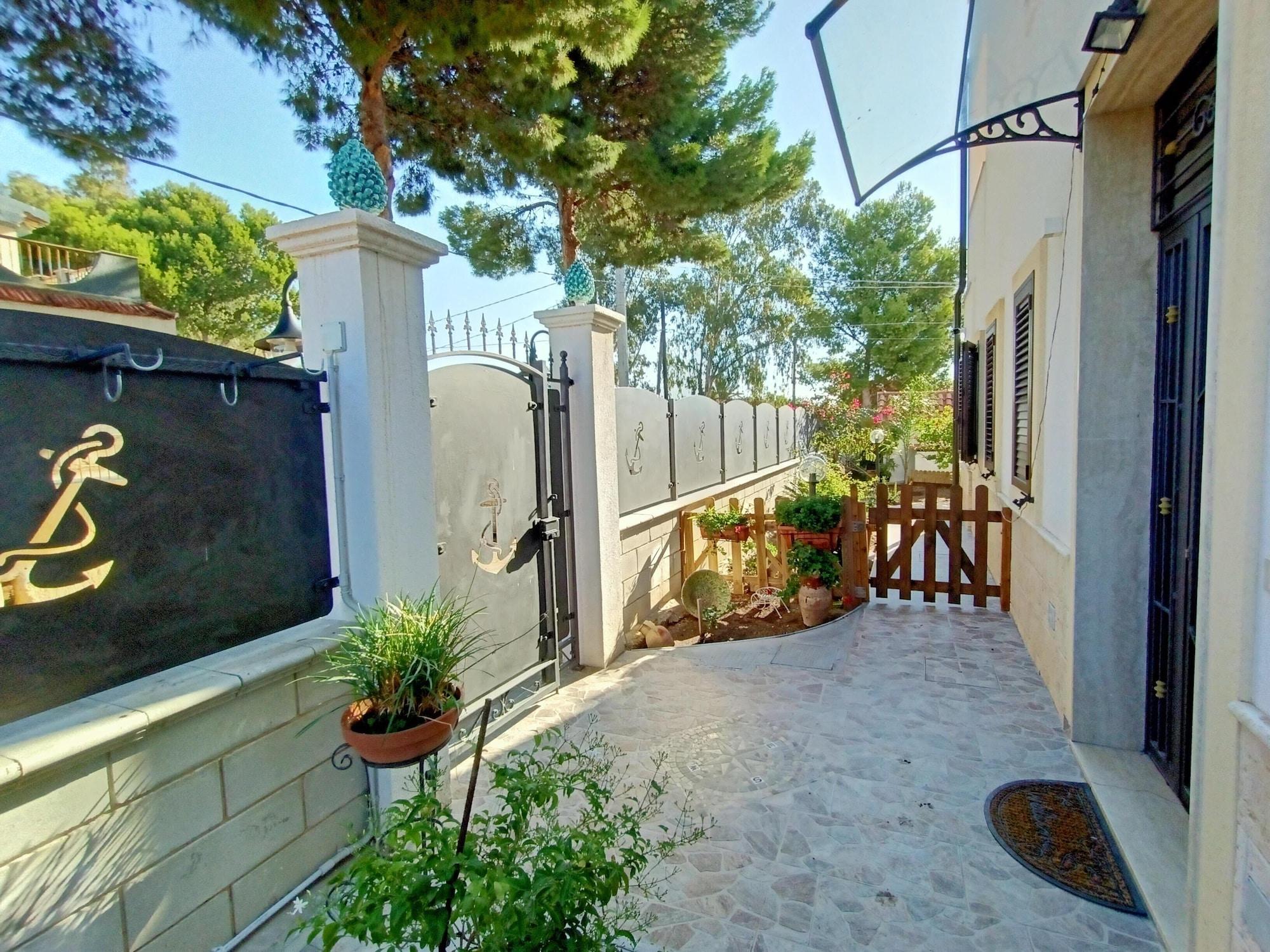 Vista Exterior B&B Villa Sara Falconara