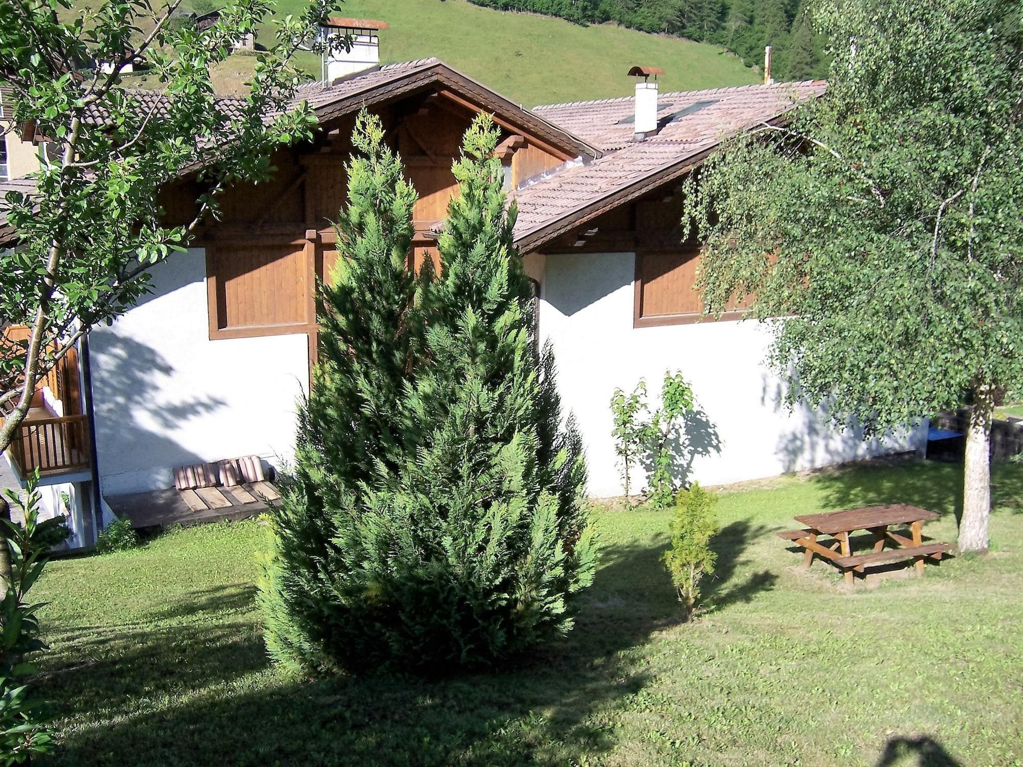 Vista Exterior Alpen Hotel Rabbi