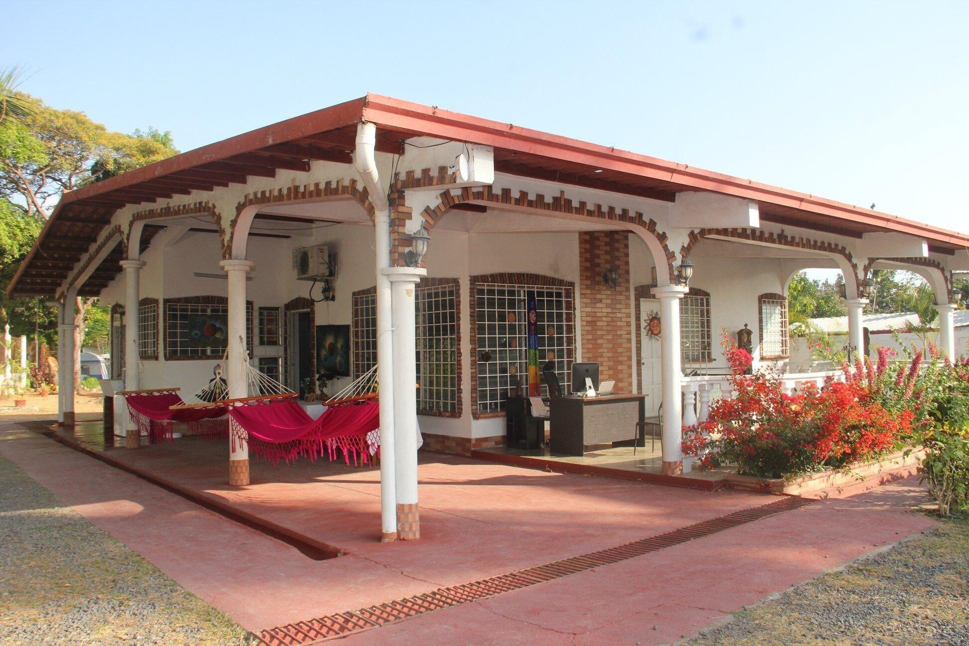 Vista Exterior Dharma Casa Holistica