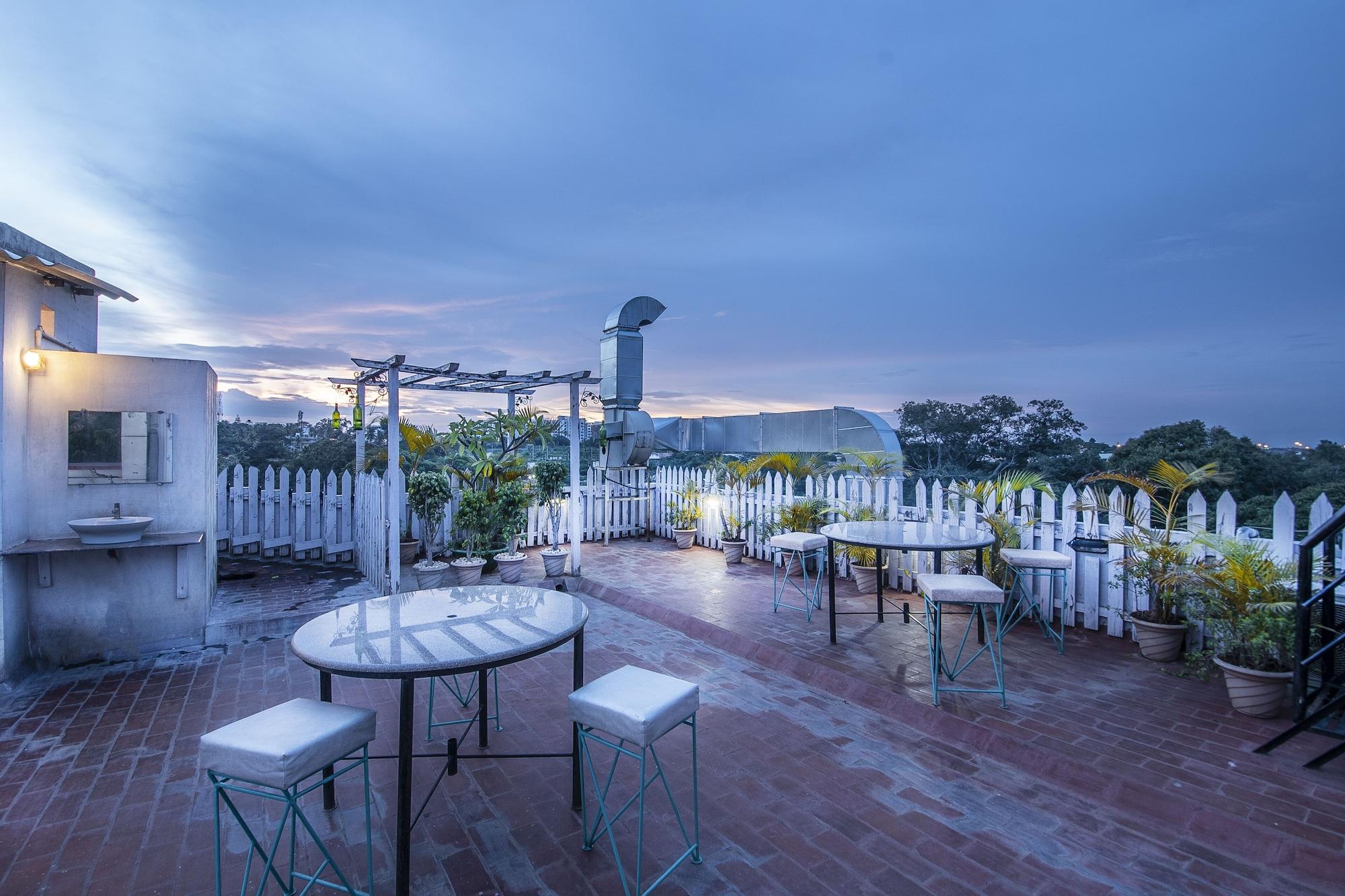 Restaurant Aishwarya Suites