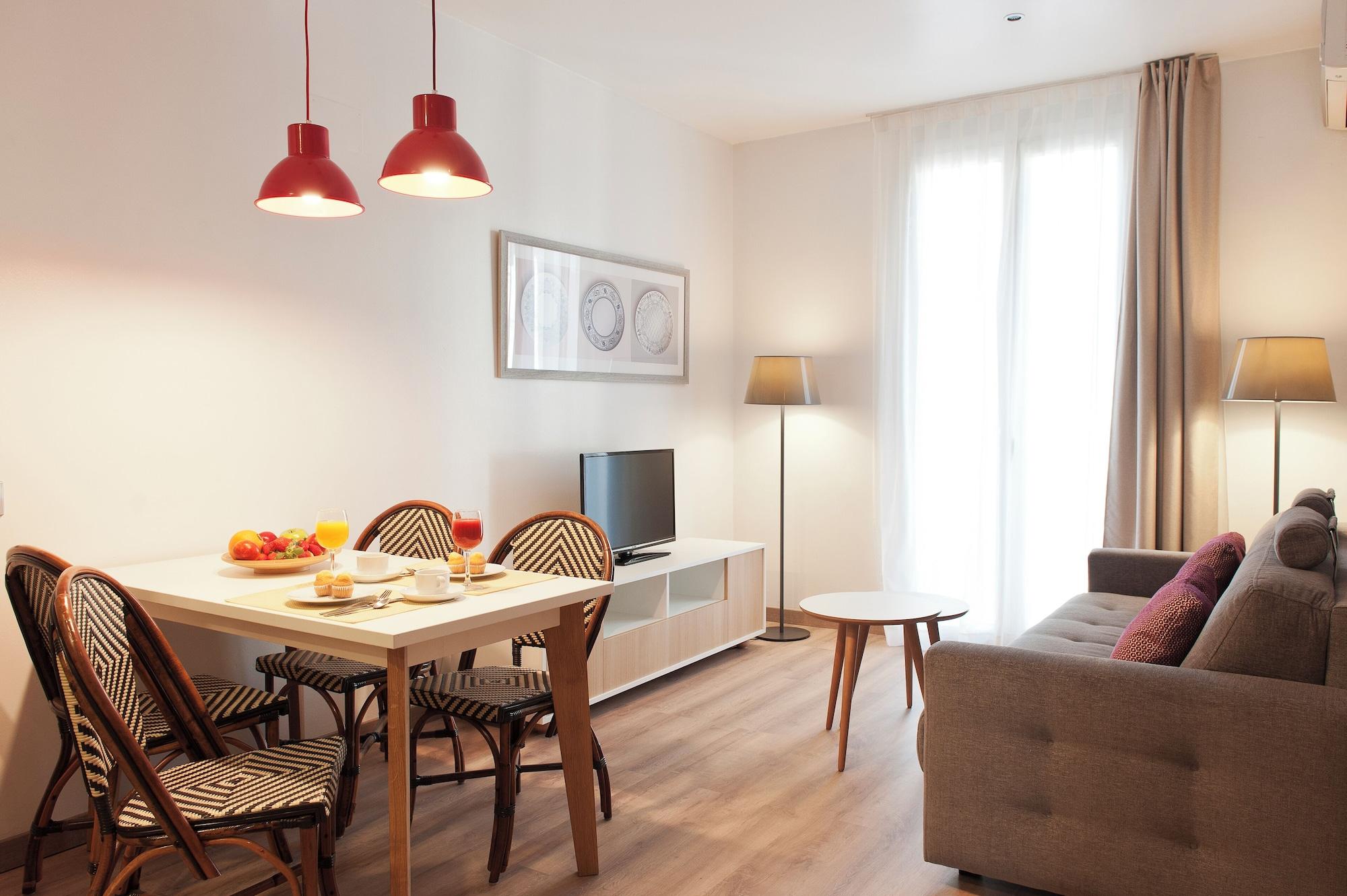Varios MH Apartments S. Familia