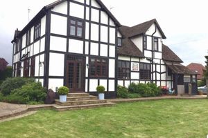 Alquiler Vacacional - Striking home IN Stratford-on-Avon, a stroll to all key attractions.Sleeps 14-15