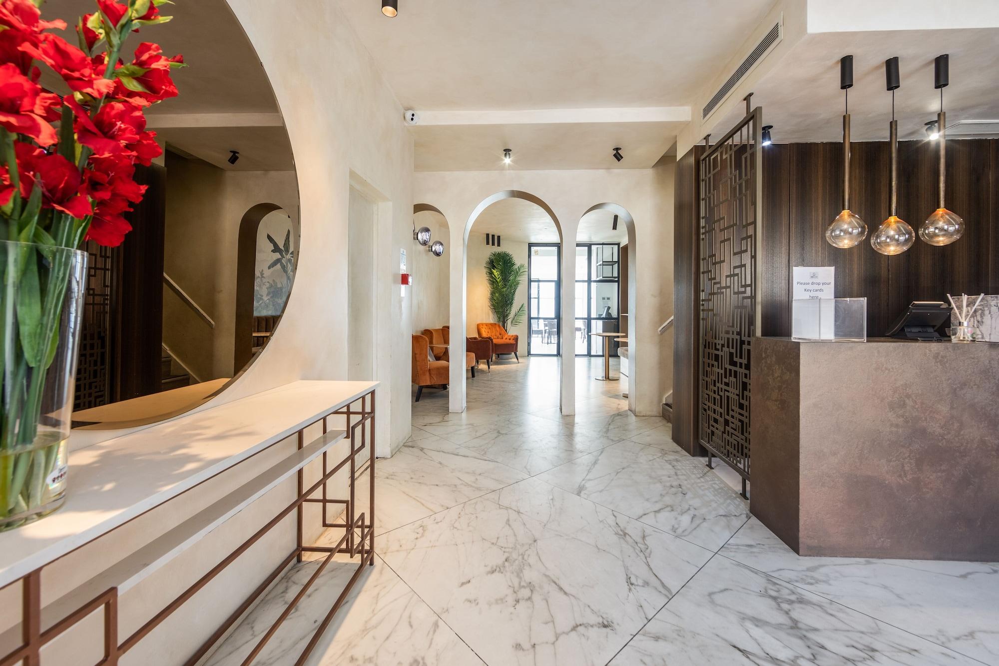 Varios King Solomon Hotel