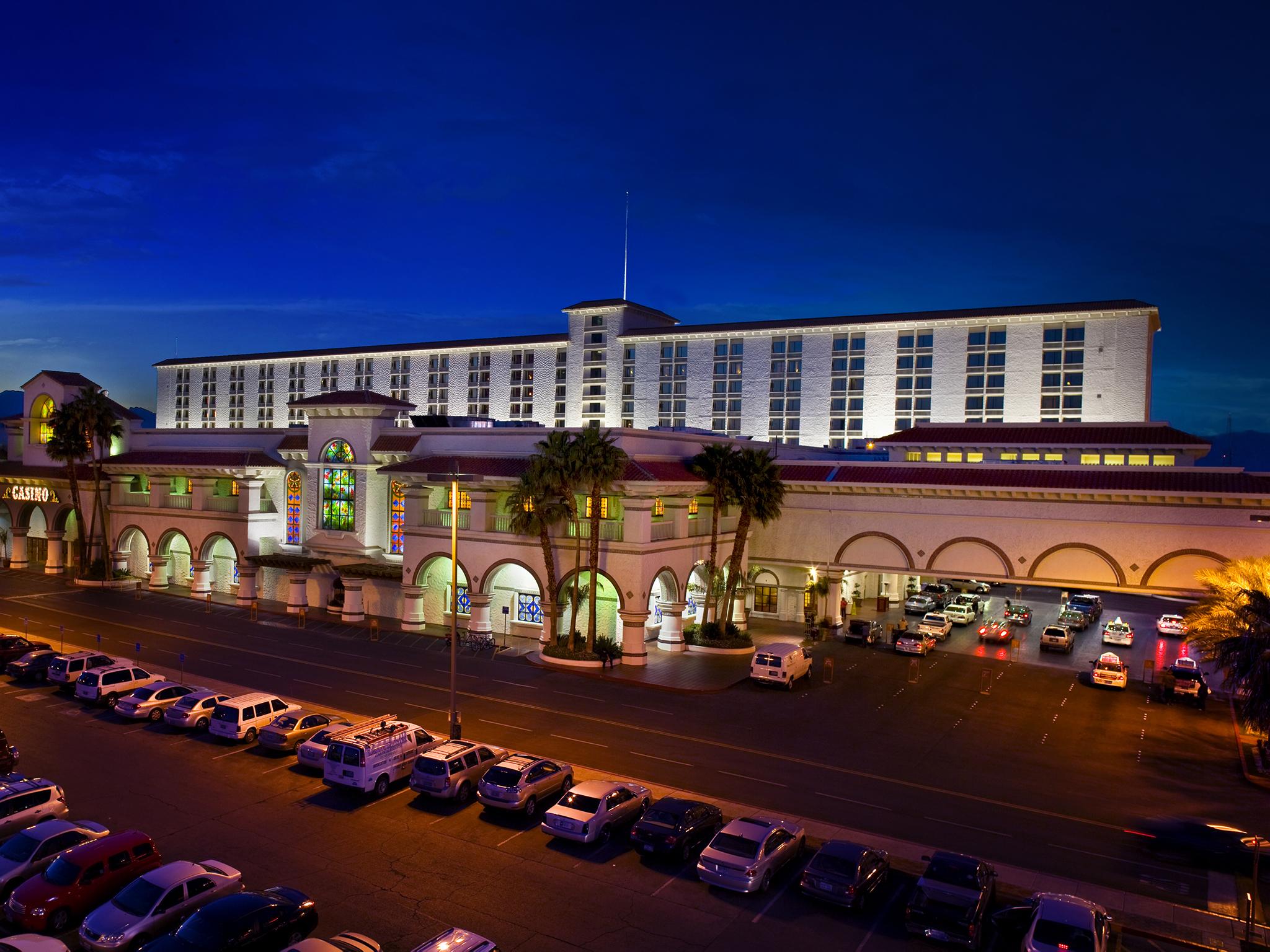 Vista Exterior Gold Coast Hotel and Casino