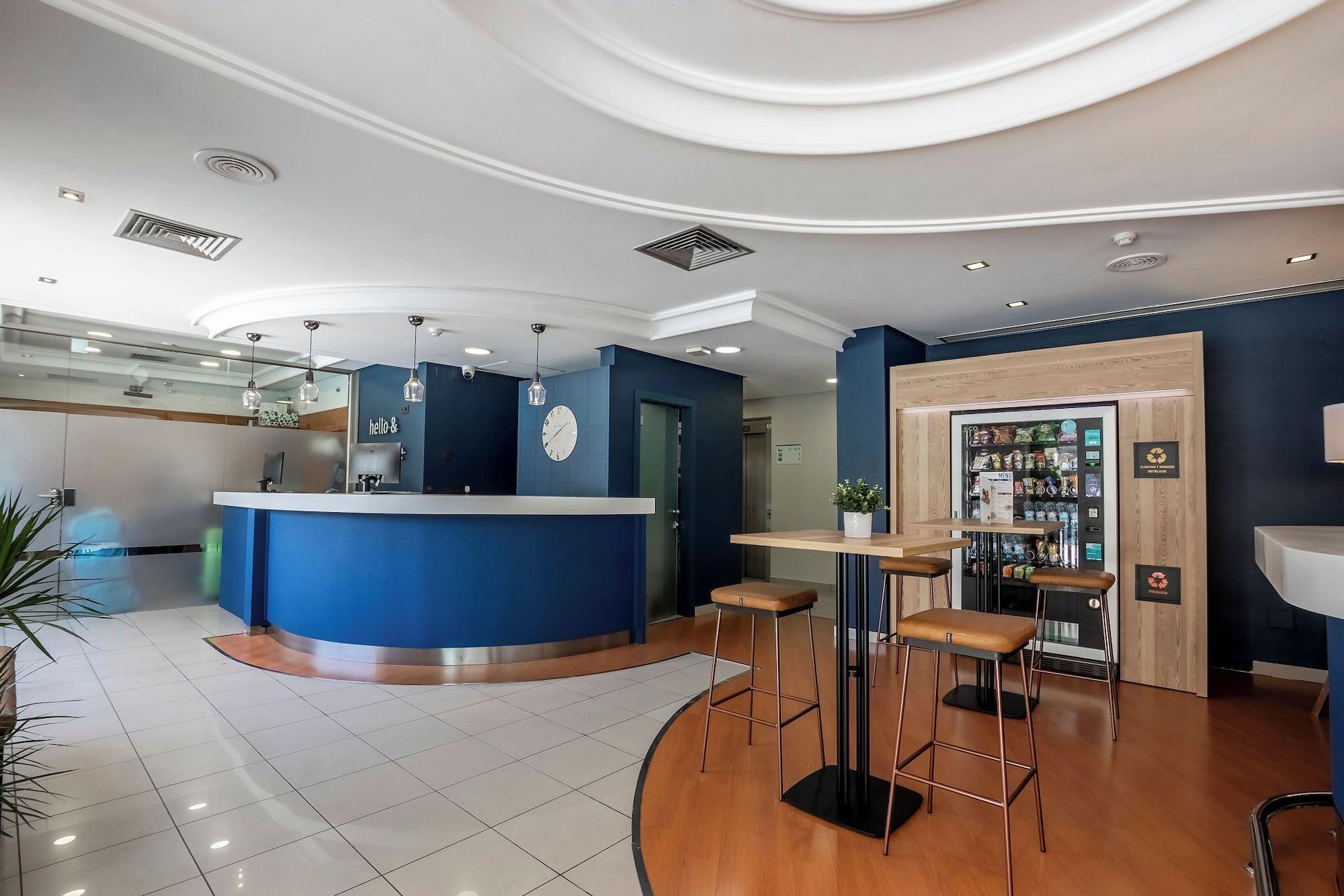 Vista Lobby Travelodge Alicante Puerto