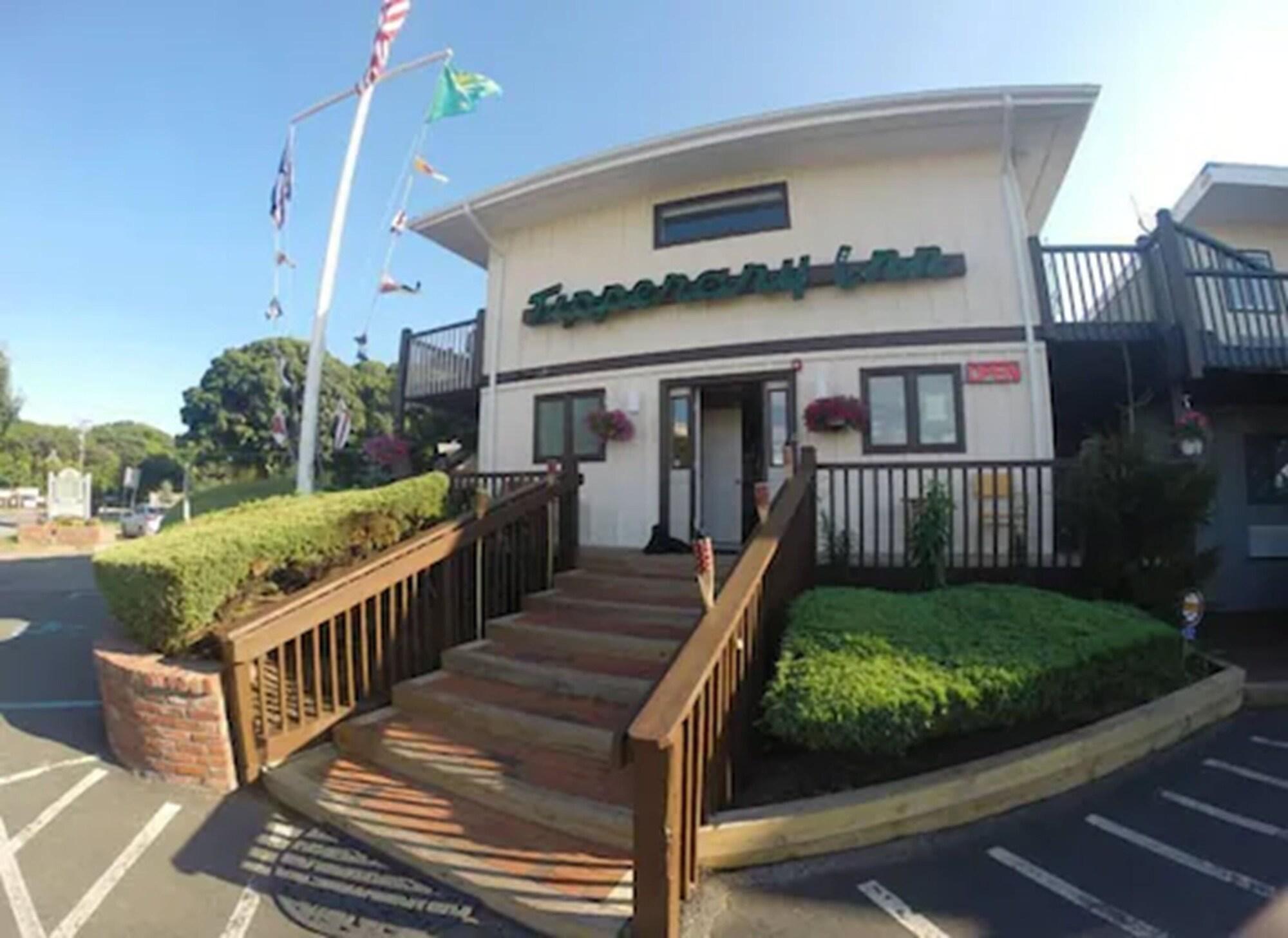 Varios Kenny's Tipperary Inn
